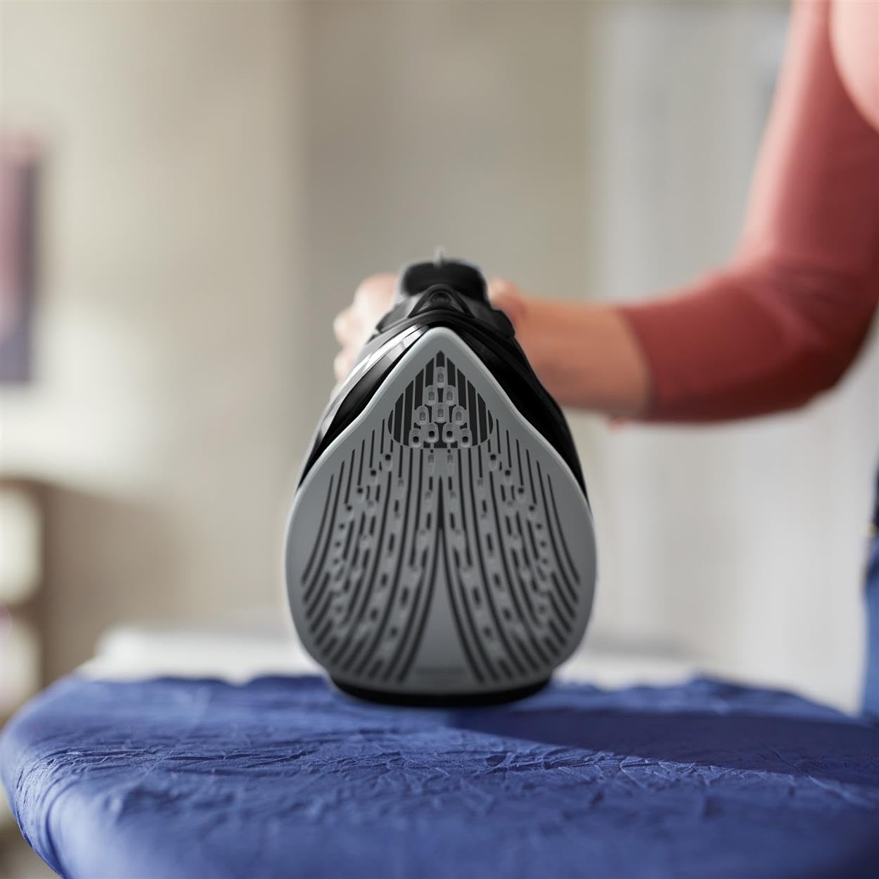 Philips Series 5000 Steam Iron – 2600W, SteamGlide Plus, Black