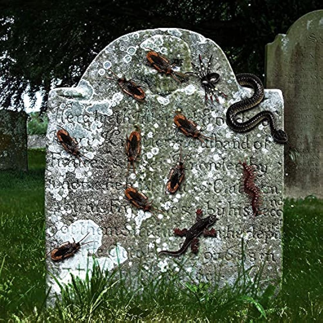 Whaline 84pc Realistic Halloween Plastic Bugs | Scary Insect Party Favors