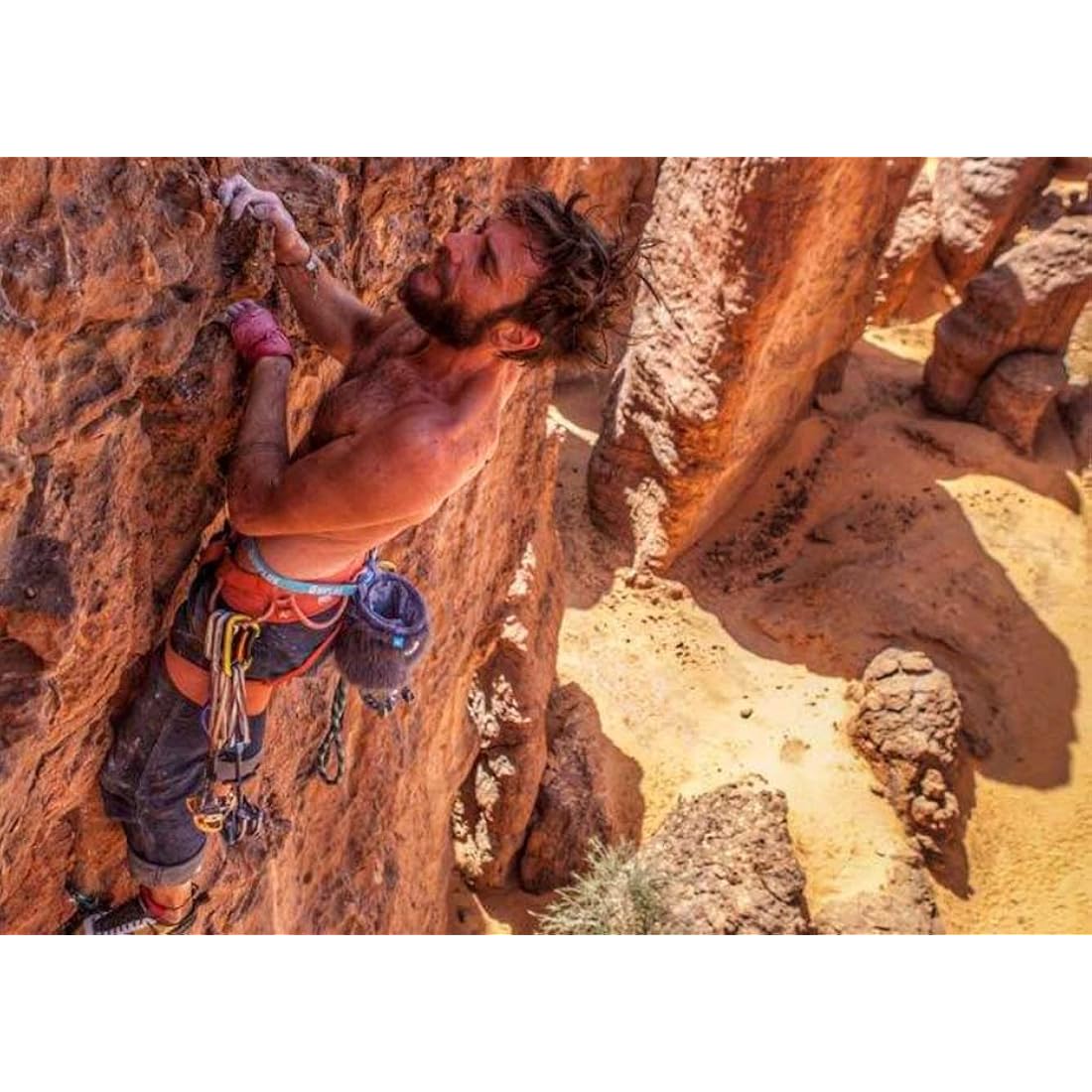 8bplus Helli Chalk Bag – Limited Edition Climbing Gear with Carabiner