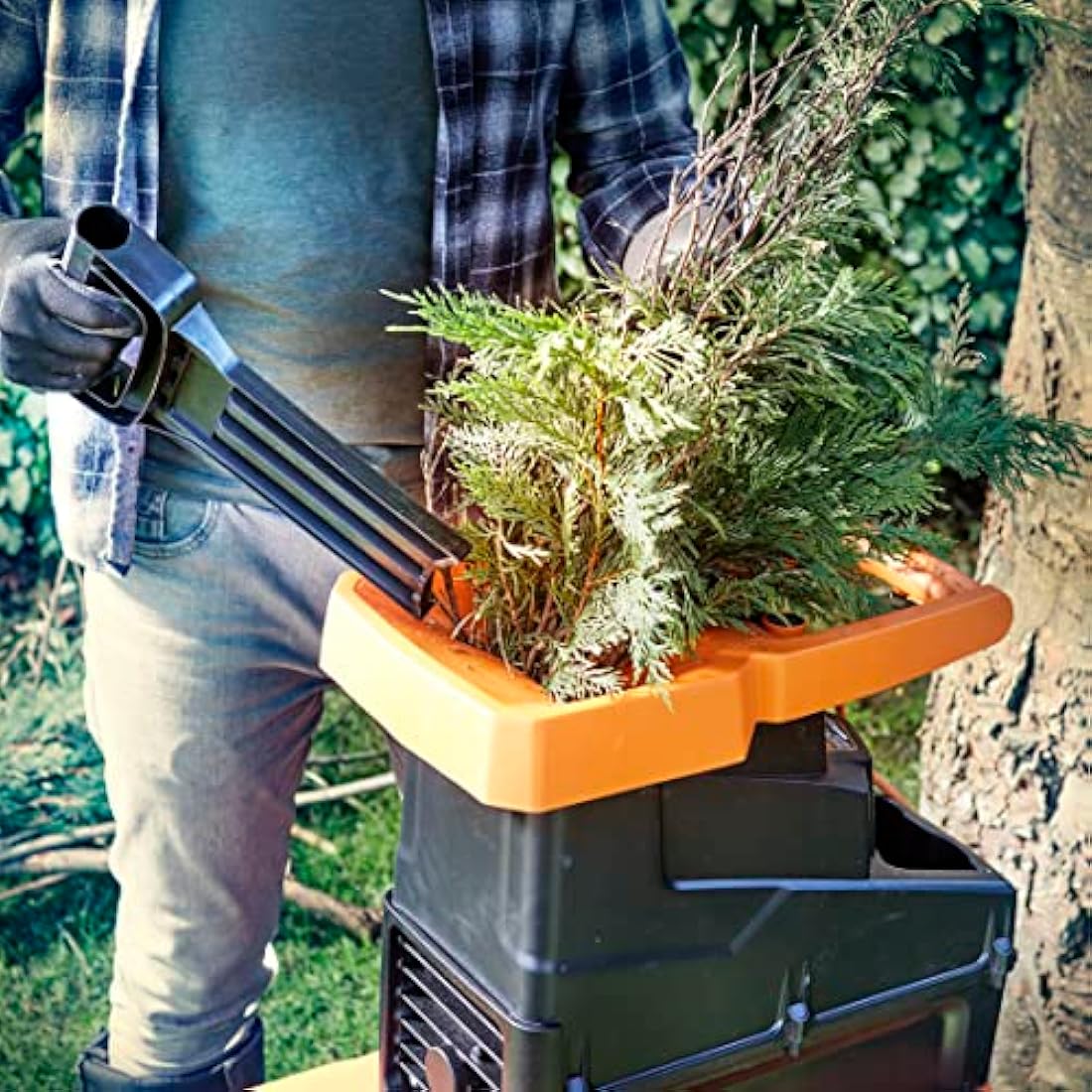 LawnMaster 2800W Quiet Garden Shredder – 42mm Capacity & 60L Box