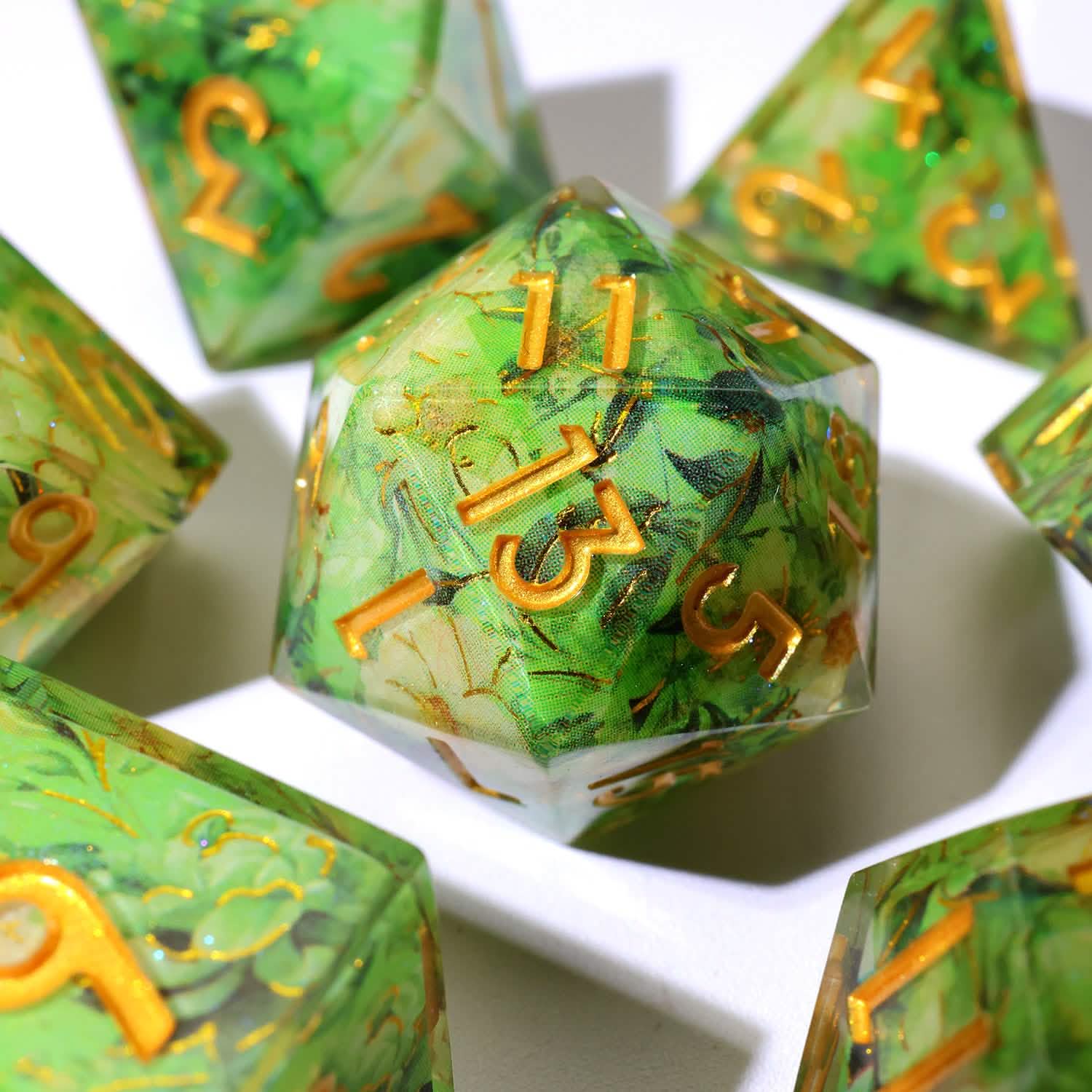 Feygrove | Sharp Edge Dice | Resin | 7 Piece Set