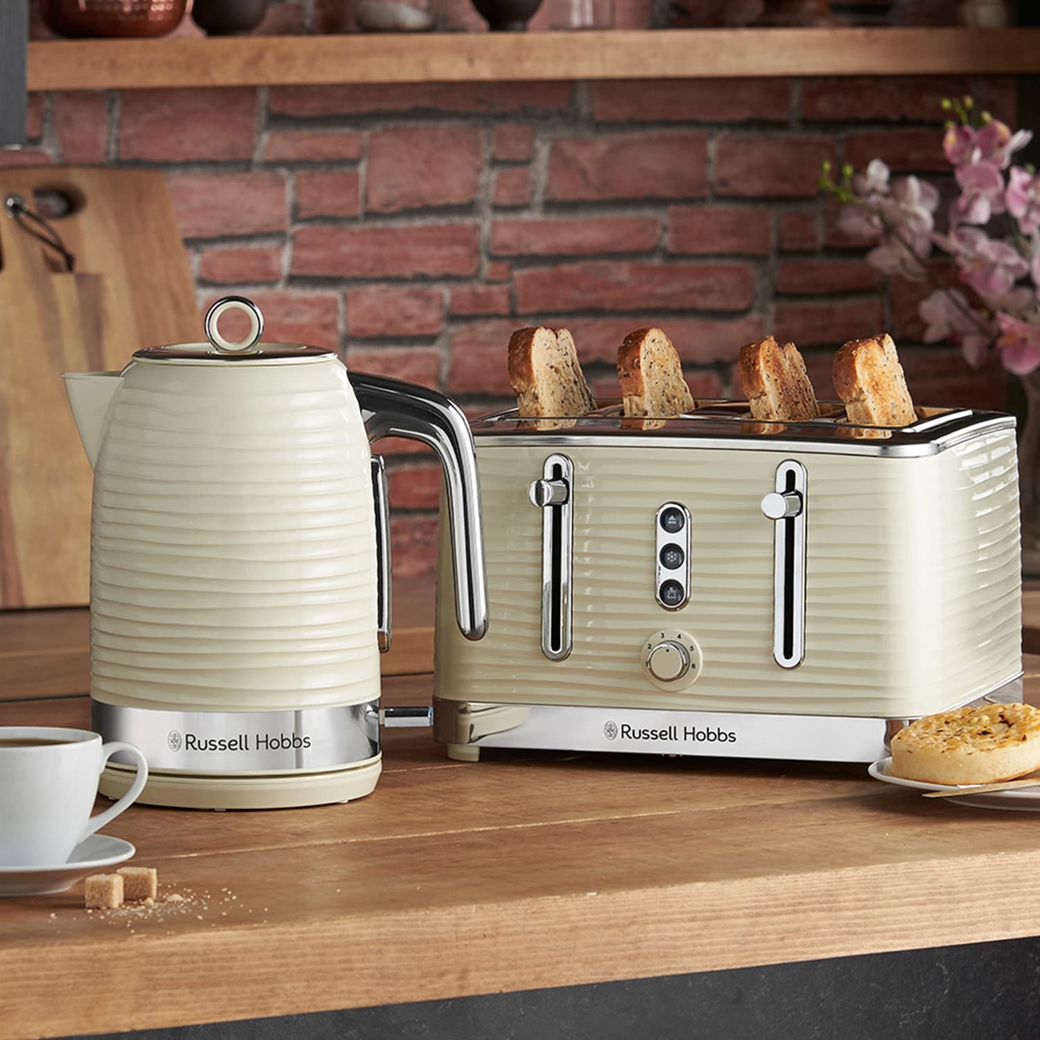 Russell Hobbs Inspire 4-Slice Toaster – Cream Textured High Gloss