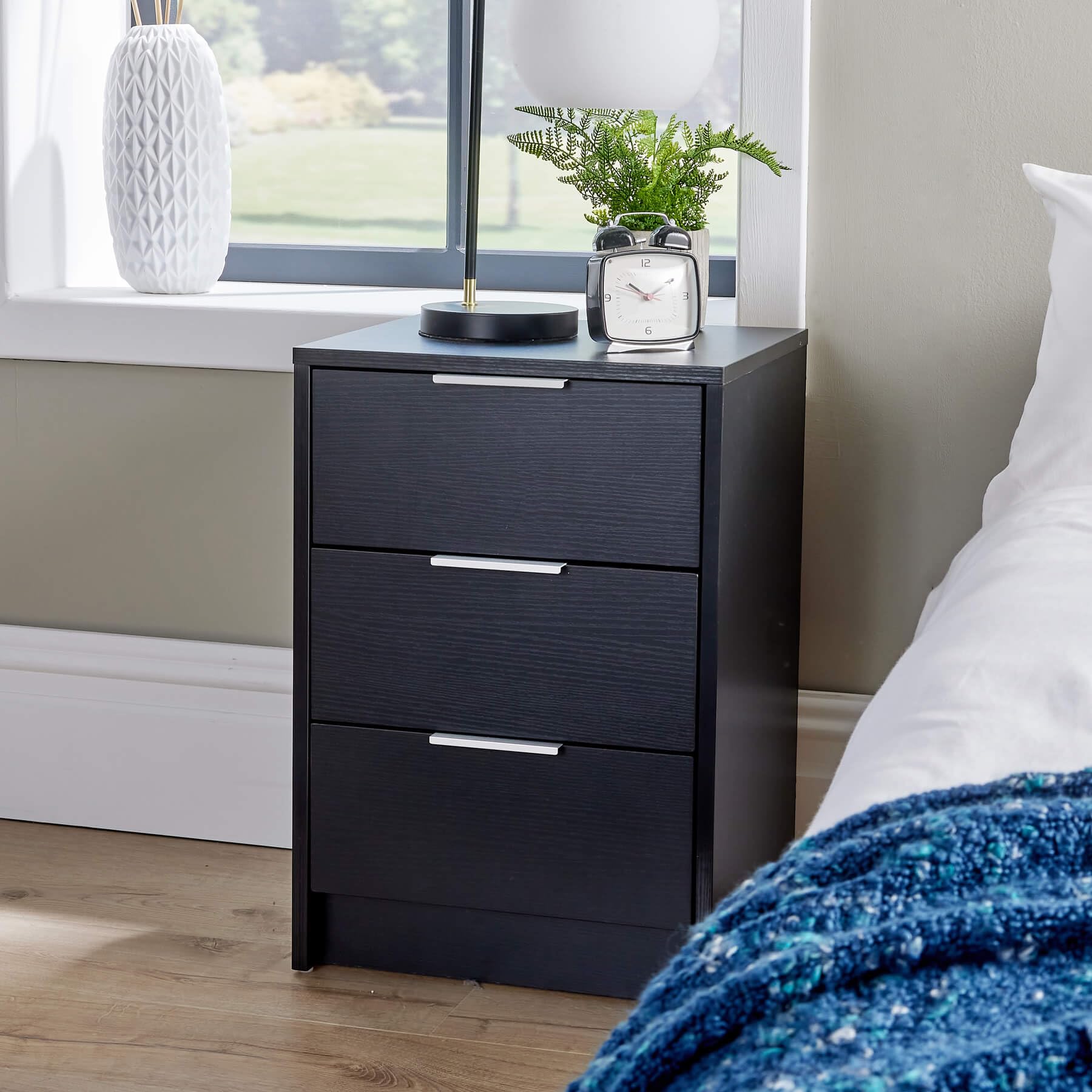 Black 3-Drawer Nightstand – Modern Bedside Cabinet