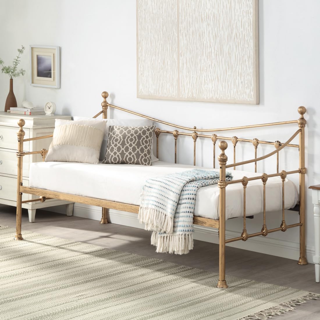SlumberWorx Newnham Victorian Metal Day Bed Frame - Brass Finish