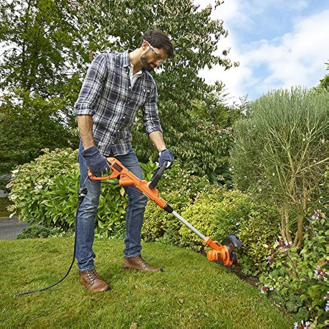BLACK+DECKER Electric Strimmer – 450W Corded Grass Trimmer, 25cm