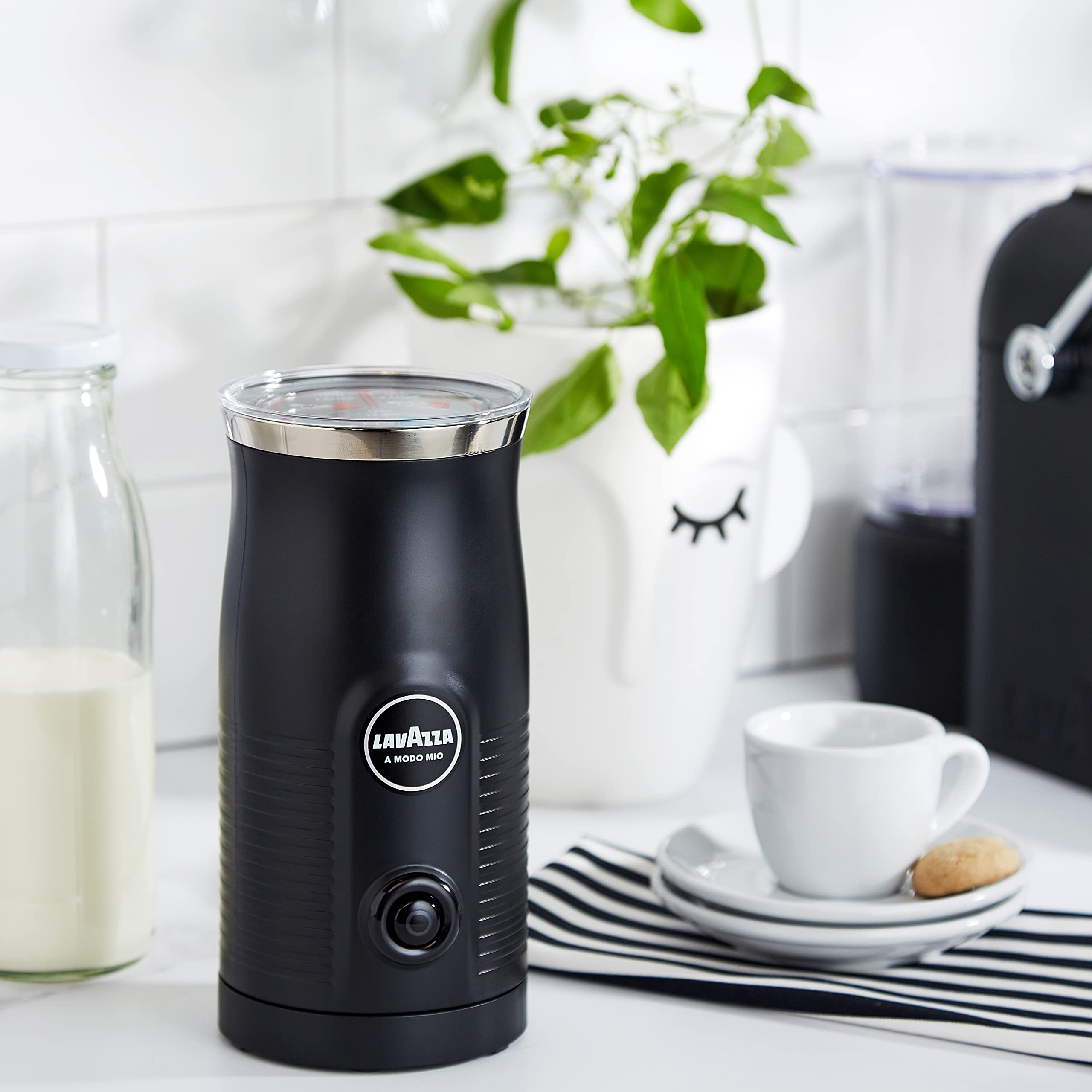 Lavazza MilkEasy Frother – Electric Milk Steamer & Cappuccino Maker, Black