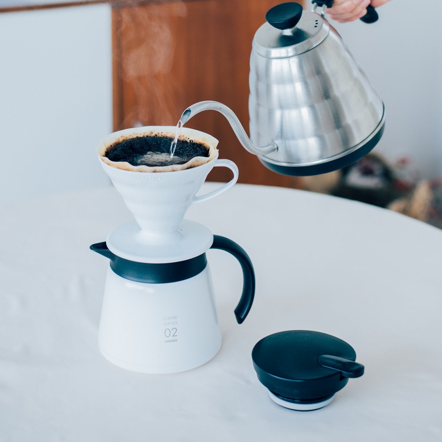 Hario V60 Insulated Thermal Coffee Server – 600ml Stainless Steel White