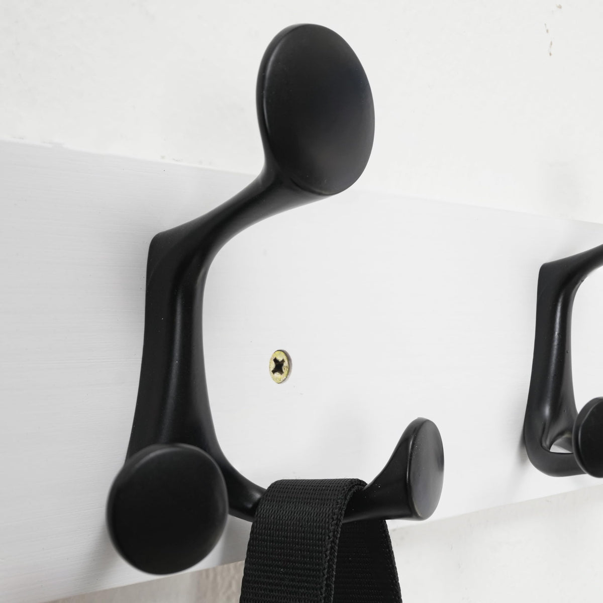 HONSKY Wall Mounted Coat Rack, 76cm White Pine Base, 5 Black Sturdy Aluminium Alloy Triple Hooks15 Hanging Points - image 4