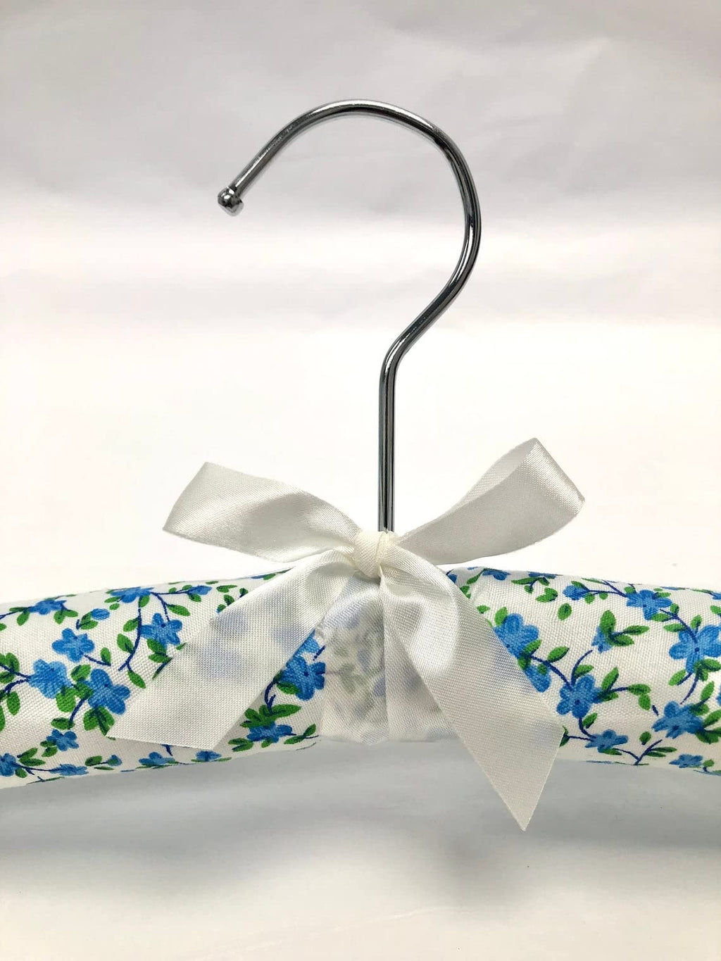 Pack of 5 Quality Padded Clothes Hangers ~ Several Patterns to choose from ... Blue Flower