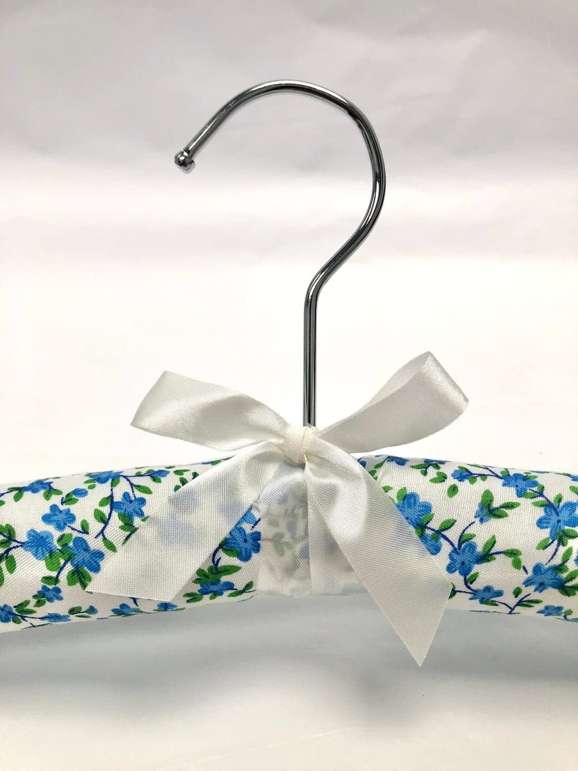 Pack of 5 Quality Padded Clothes Hangers ~ Several Patterns to choose from ... Blue Flower