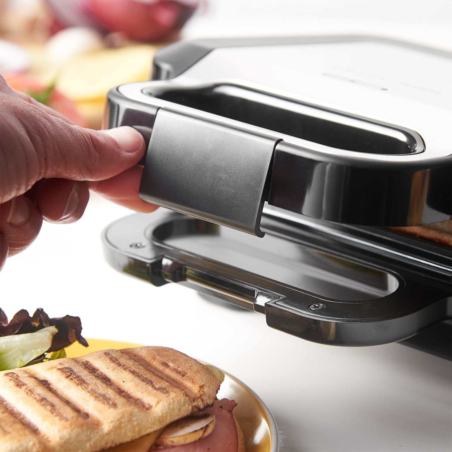 Russell Hobbs 3-in-1 Sandwich Maker | Waffle, Panini & Grill – Black