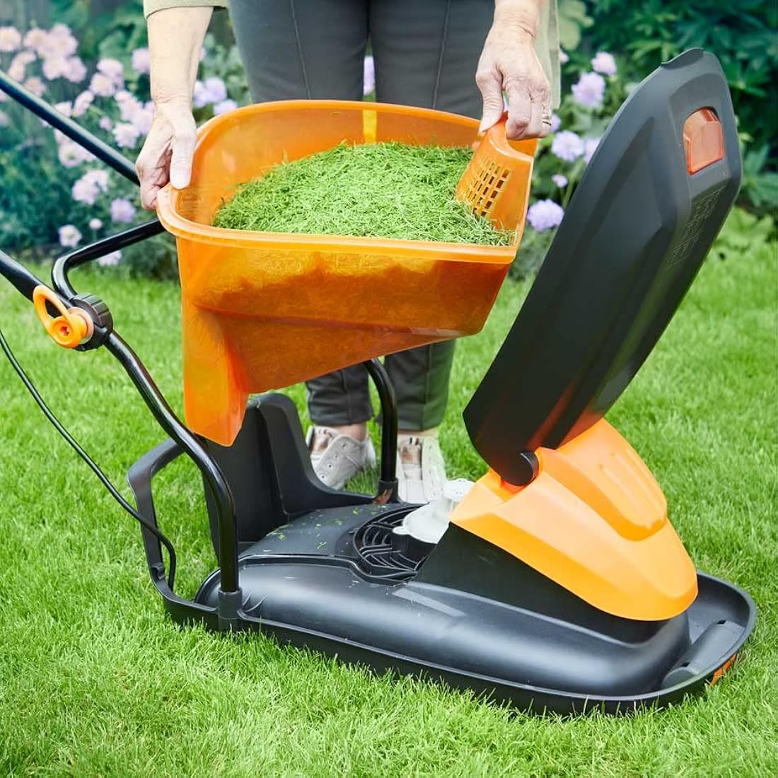 LawnMaster 1500W Electric Hover Mower | 33cm with Grass Collection