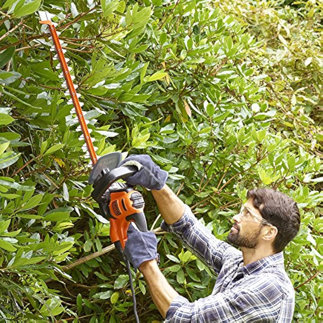 BLACK+DECKER 600W Electric Hedge Trimmer – 60cm Dual Action Blades