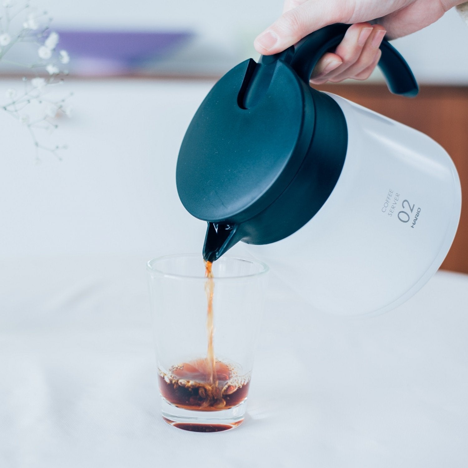 Hario V60 Insulated Thermal Coffee Server – 600ml Stainless Steel White