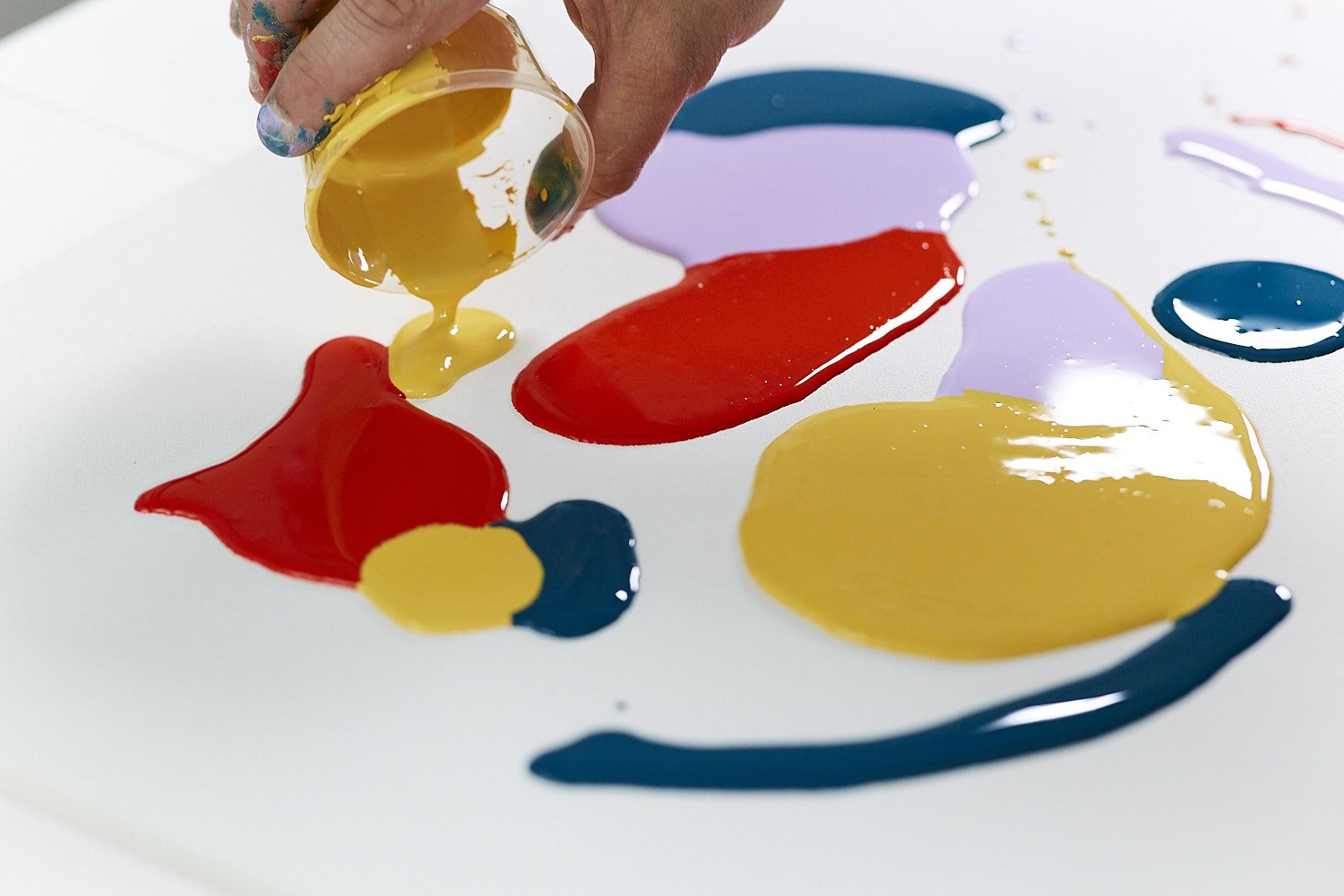Liquitex Professional Gloss Pouring Medium for Acrylic Paint – 3.78 L