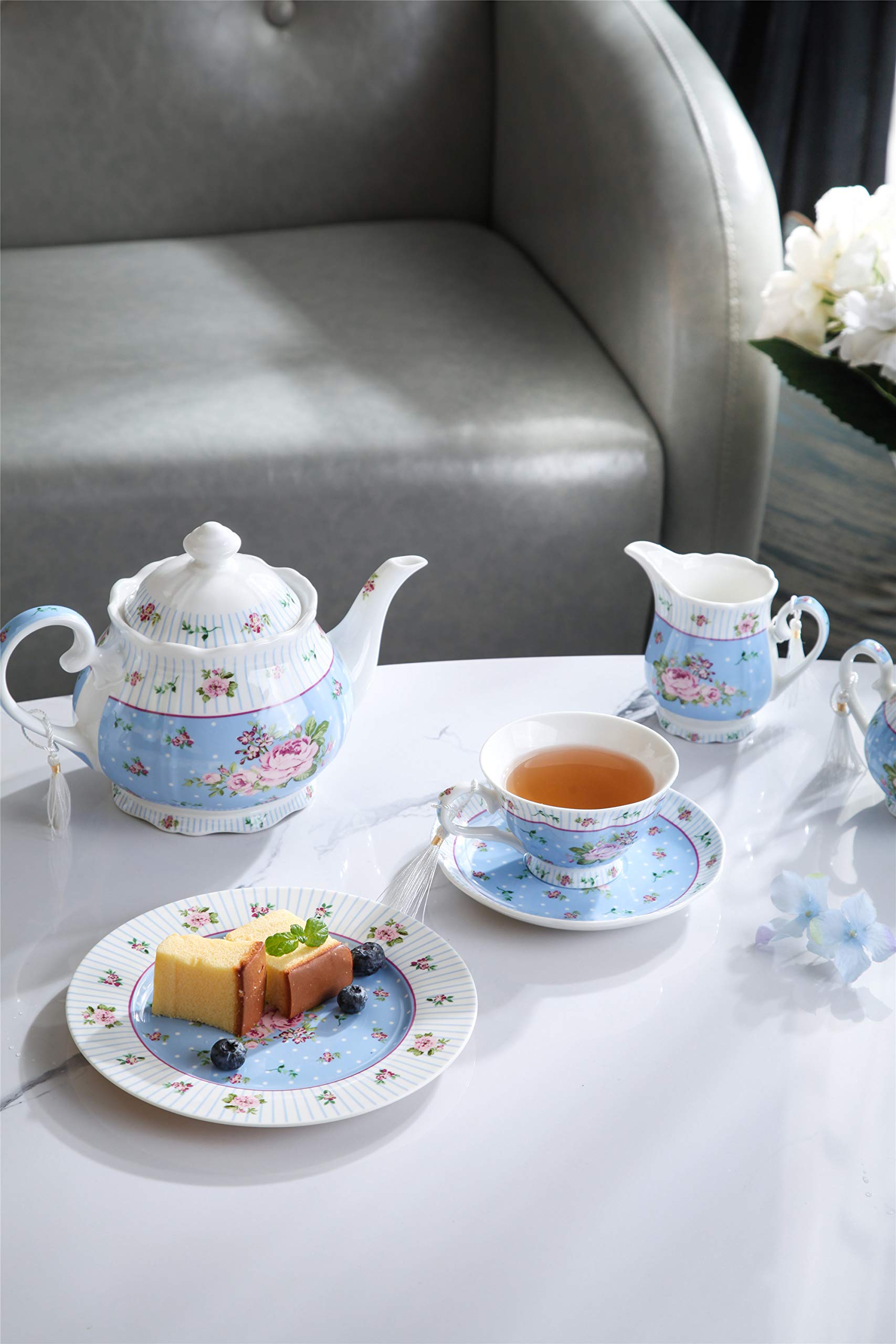 London Boutique Vintage Porcelain Tea Cup and Saucer Set - 4 Piece Rose Blue