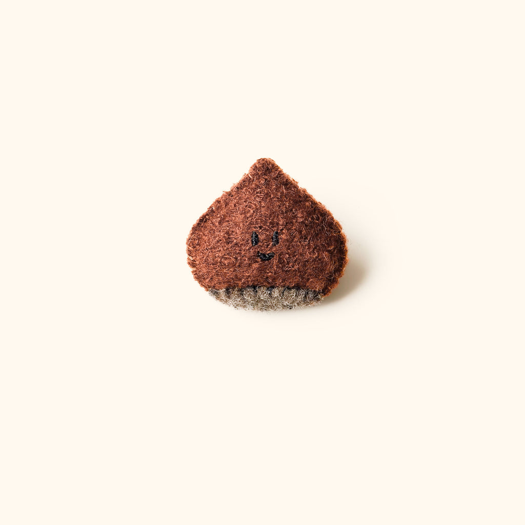 LuLuFun Studio Chestnut Woollen Brooch – Handcrafted Kawaii Pin