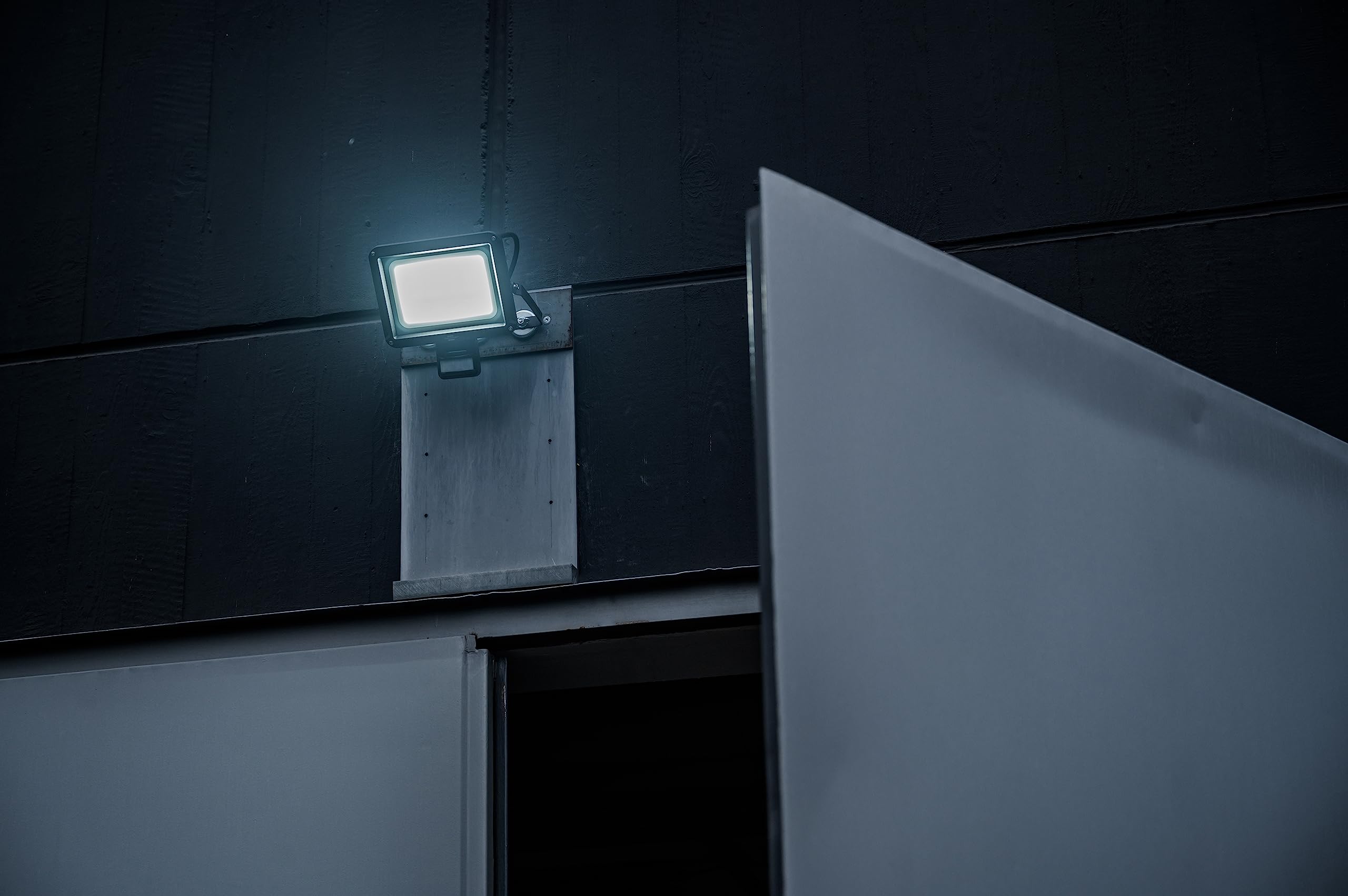 Brennenstuhl JARO 7060 P LED Outdoor Floodlight | 50W 5800lm Motion Sensor