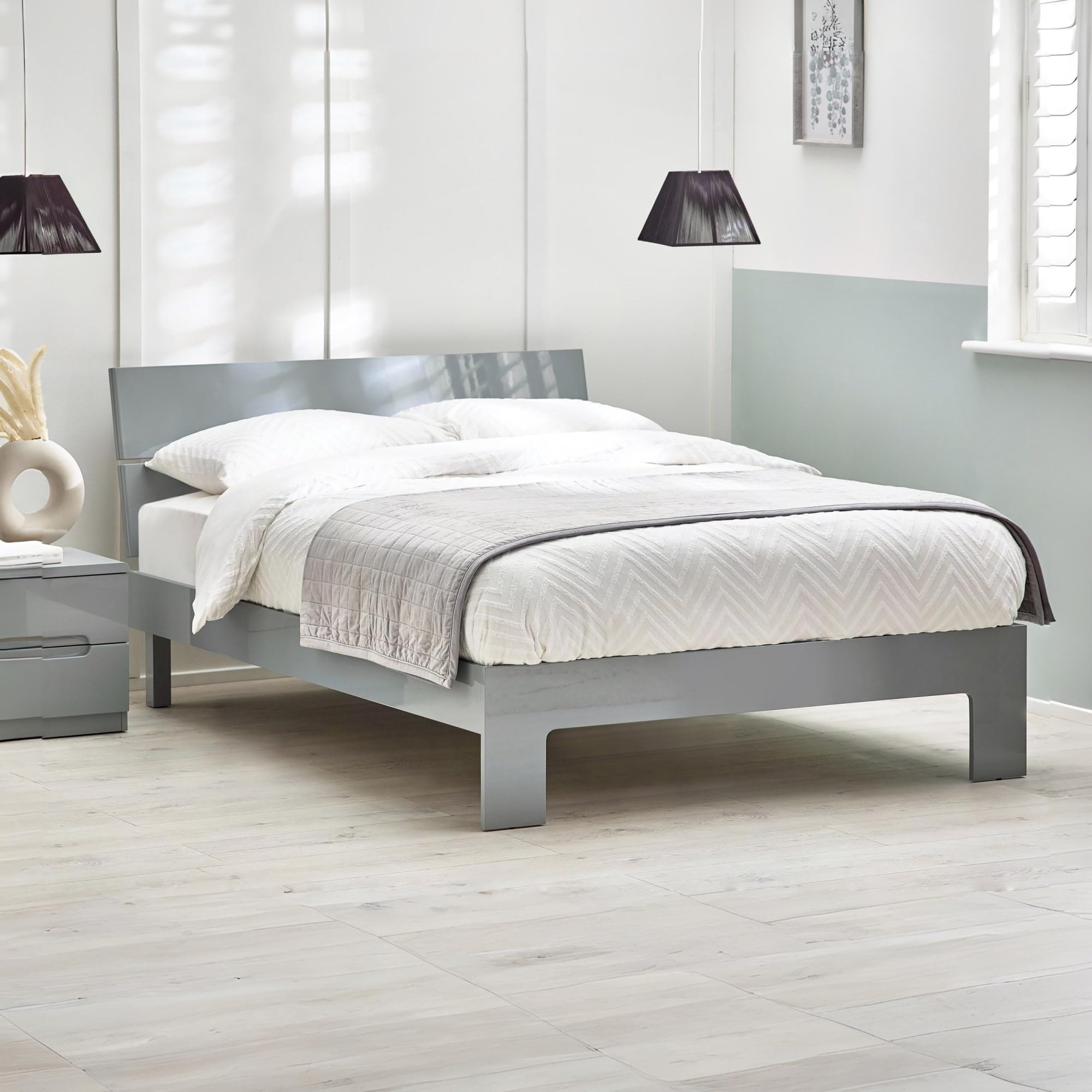 Julian Bowen Manhattan Grey High Gloss Double Bed – 135cm MDF