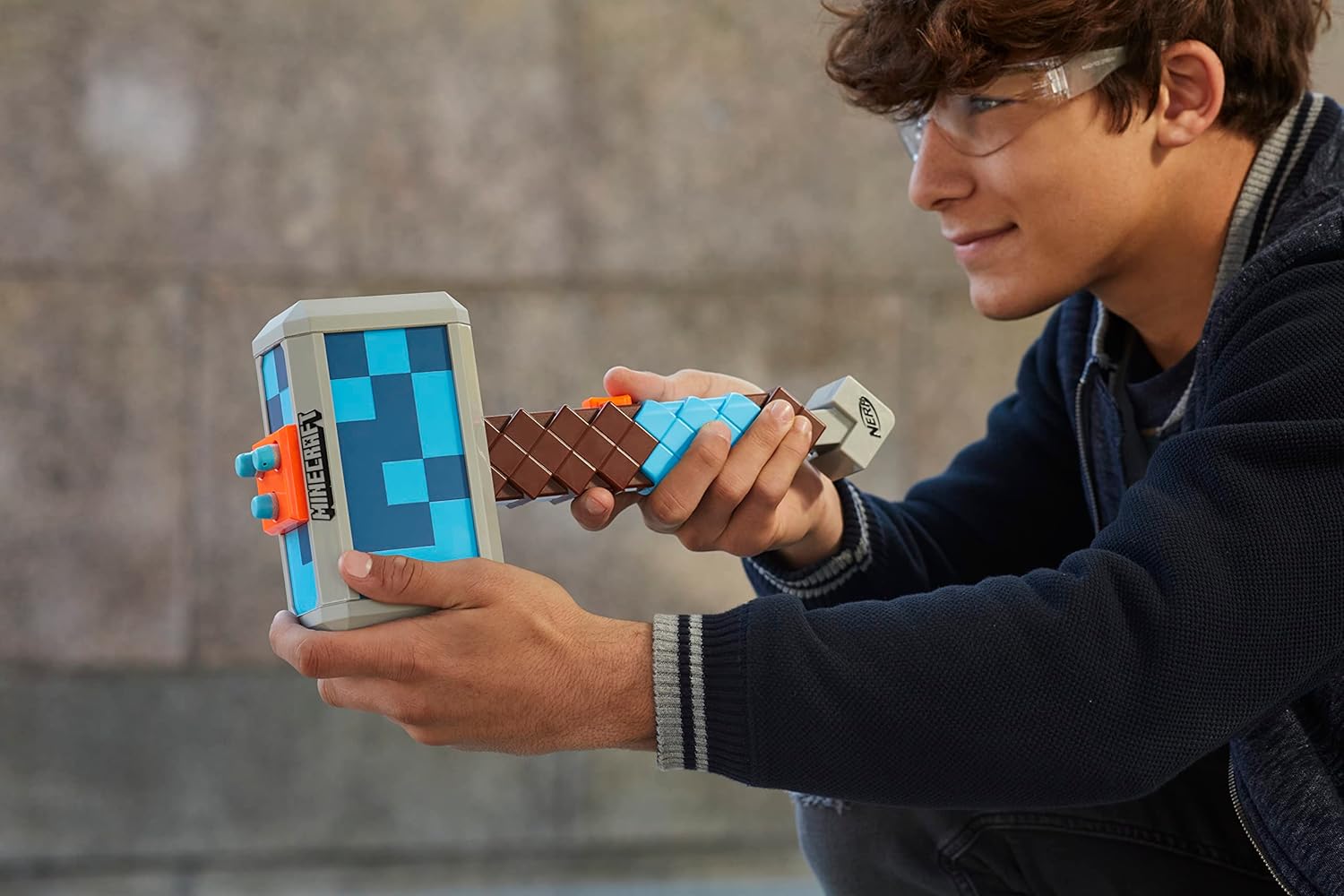 Nerf Minecraft Stormlander Dart-Blasting Hammer – 3 Elite Darts