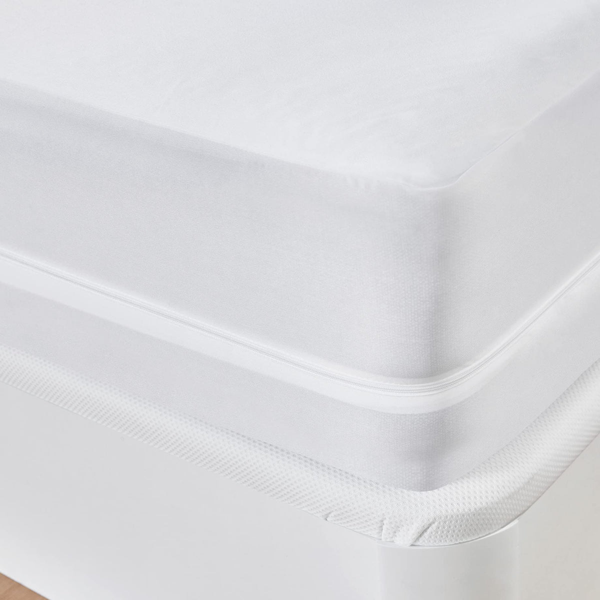 Pikolin Home - Sanitary Mattress Protector – Waterproof, Breathable, white Cama 105-105 x 190/200 cm white - image 3