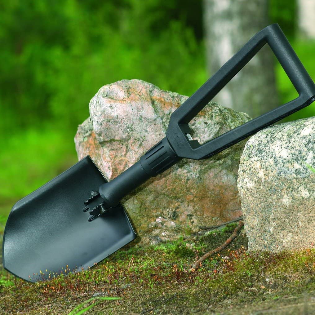 Fiskars Folding Spade – Boron Steel Camping Shovel & Pickaxe with Bag