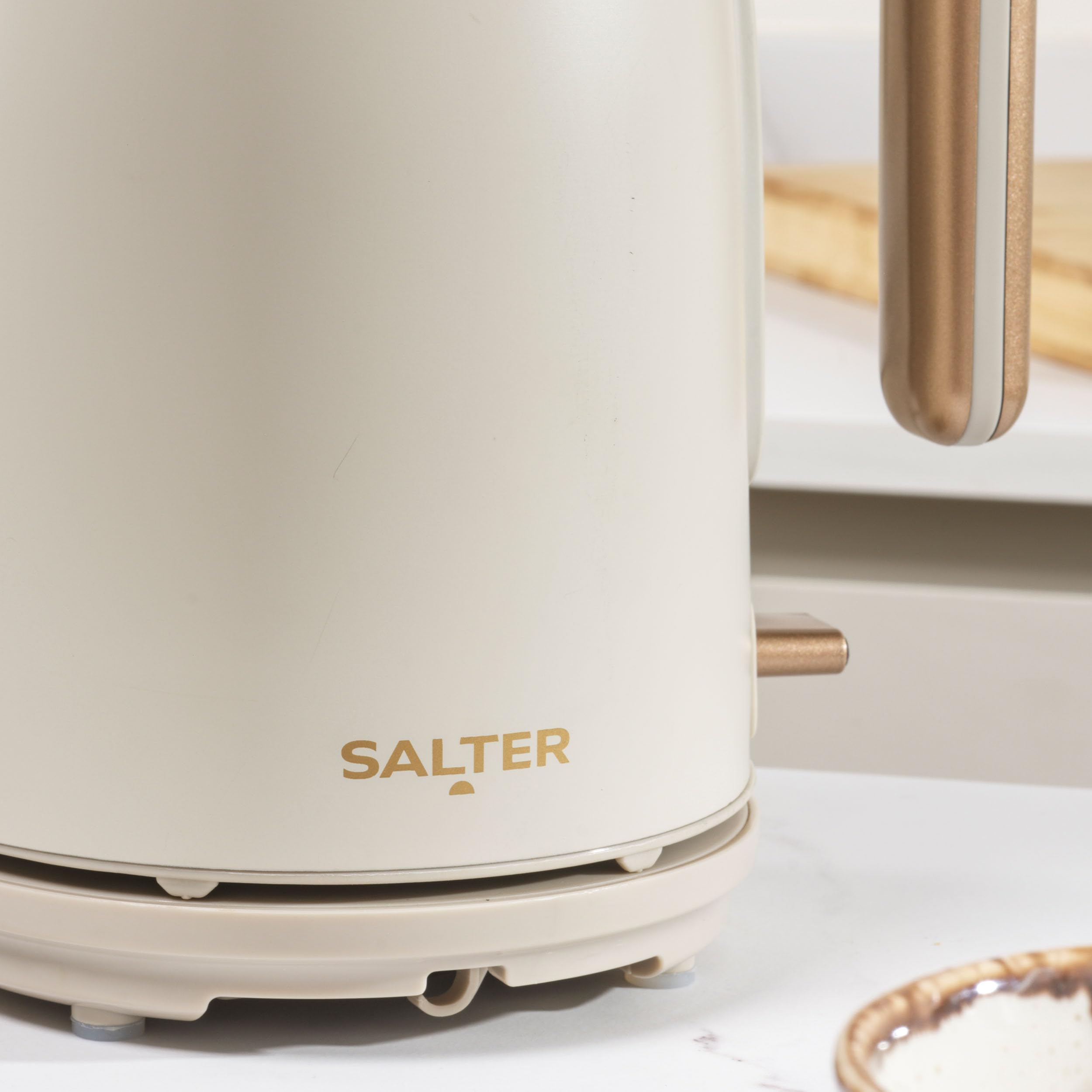 Salter Pebble Electric Kettle – 1.7L Fast Boil with Limescale Filter