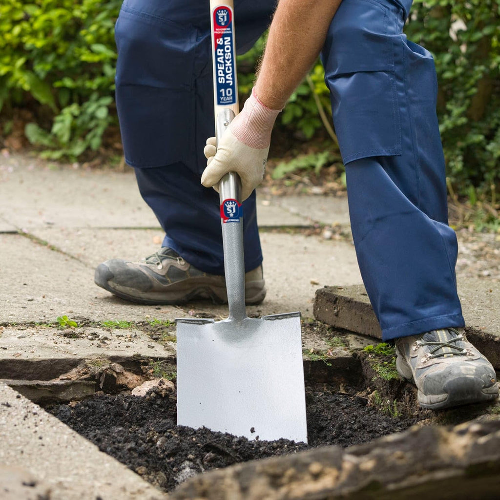 Spear & Jackson Neverbend Professional Carbon Steel Digging Spade