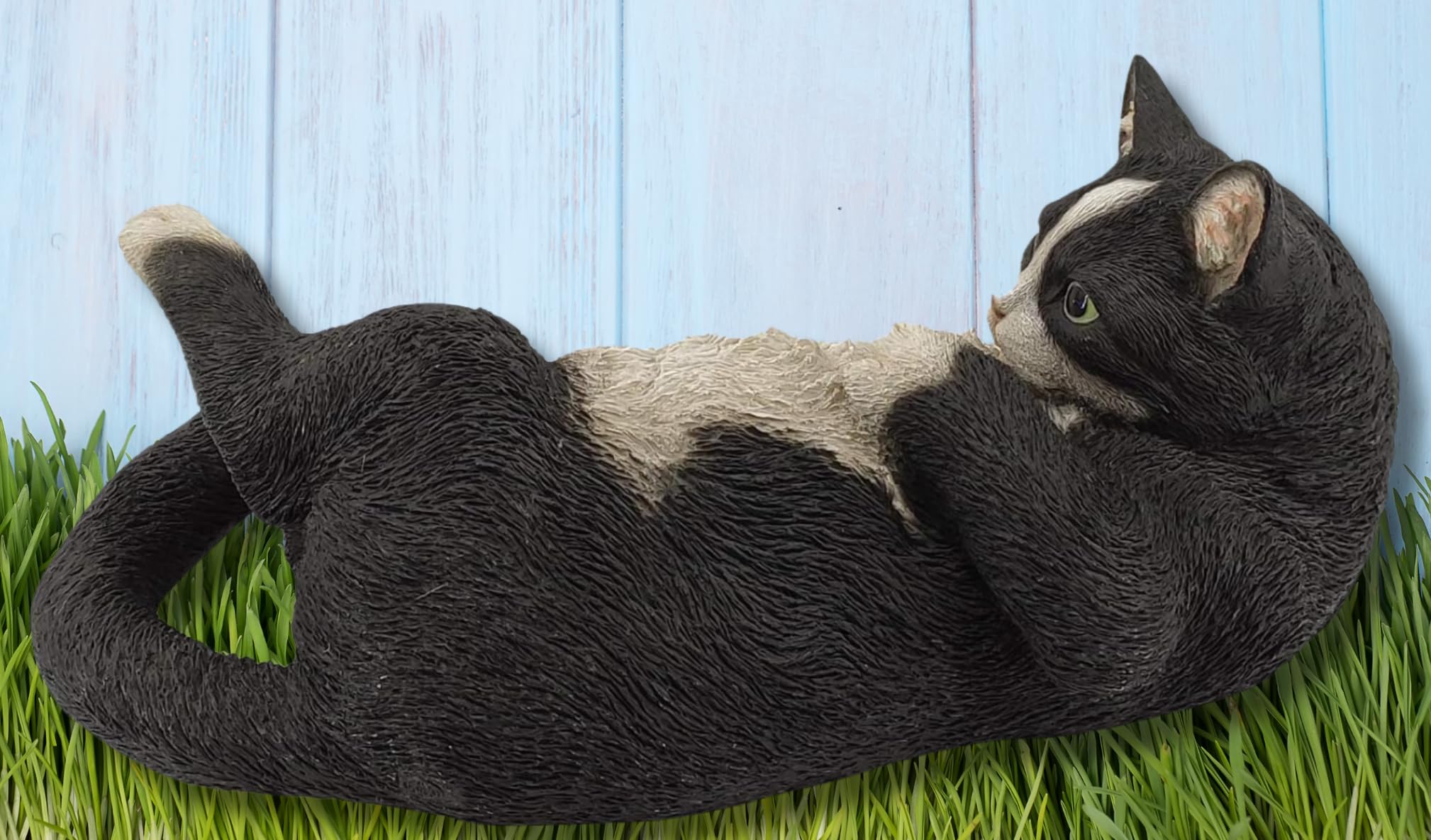 G&H Decor Black and White Cat Garden Ornament – 38cm Resin Statue