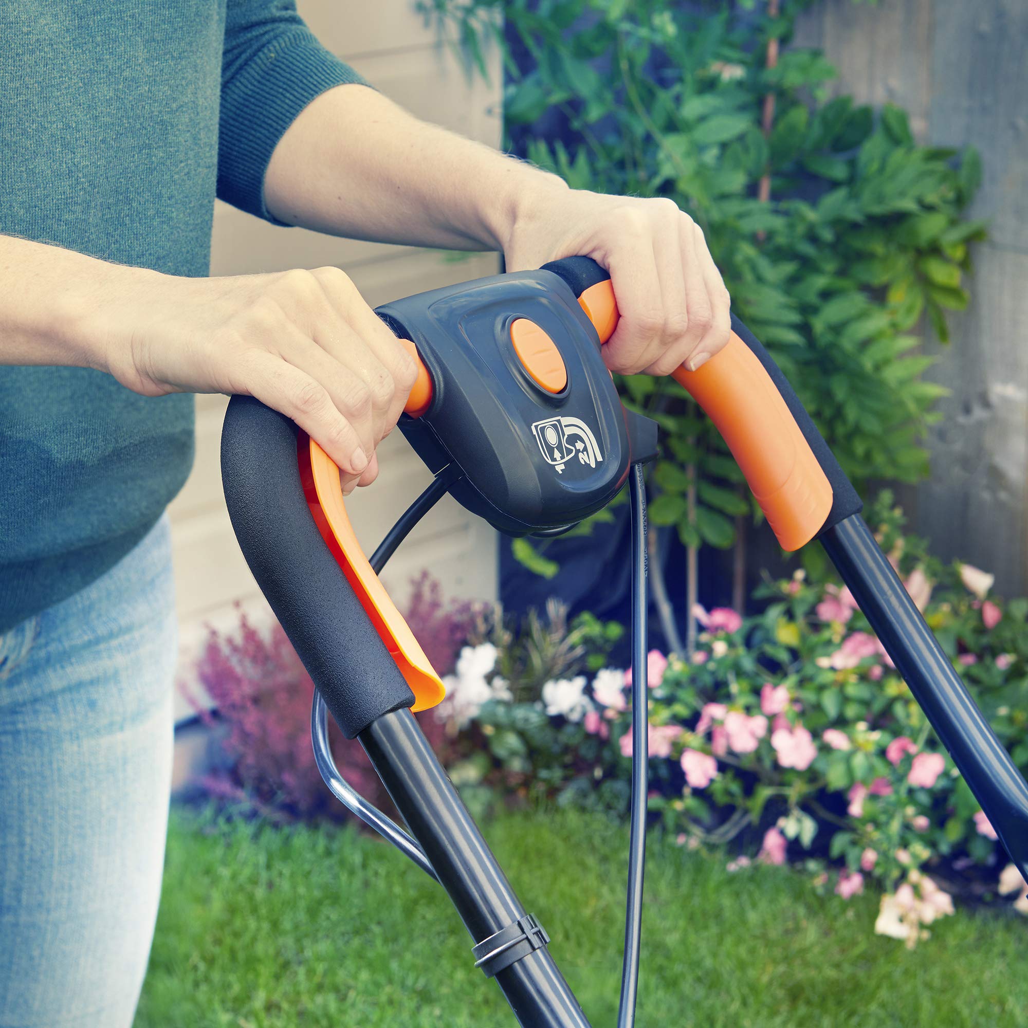 LawnMaster 33cm Hover Lawnmower | 1500W Mulching Electric Mower