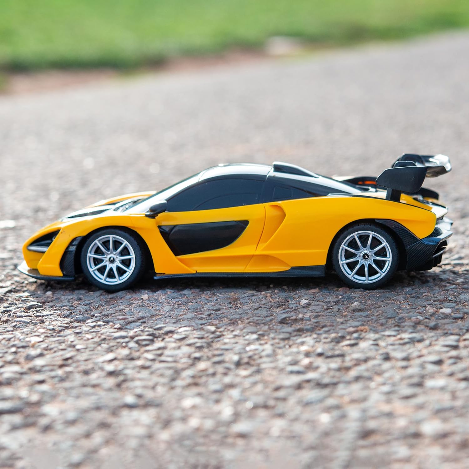 McLaren Senna Remote Control Car – 1:24 Scale RC Model Toy by Snaps