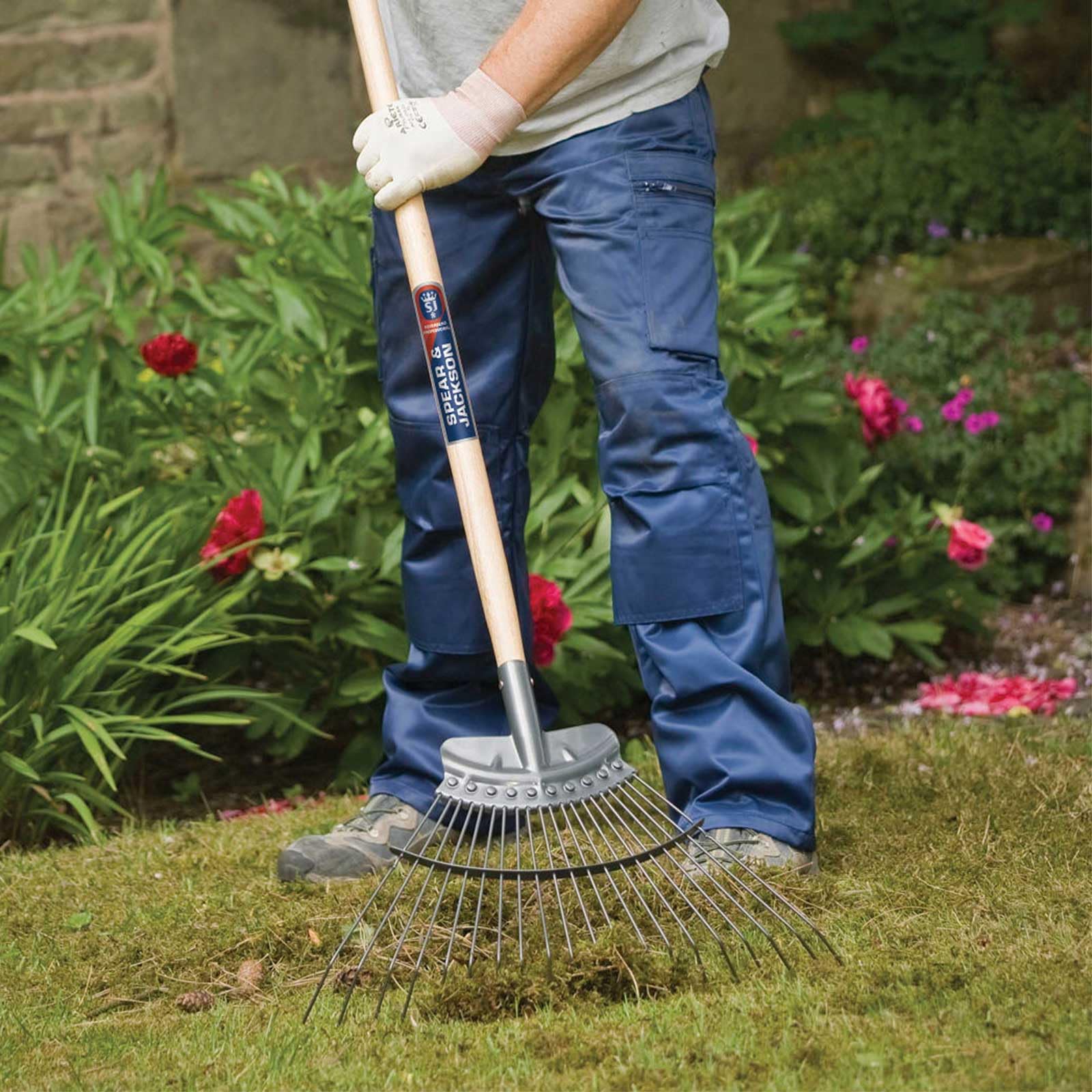 Spear & Jackson Neverbend Heavy Duty 48" Flexo Lawn Rake – 20 Tine