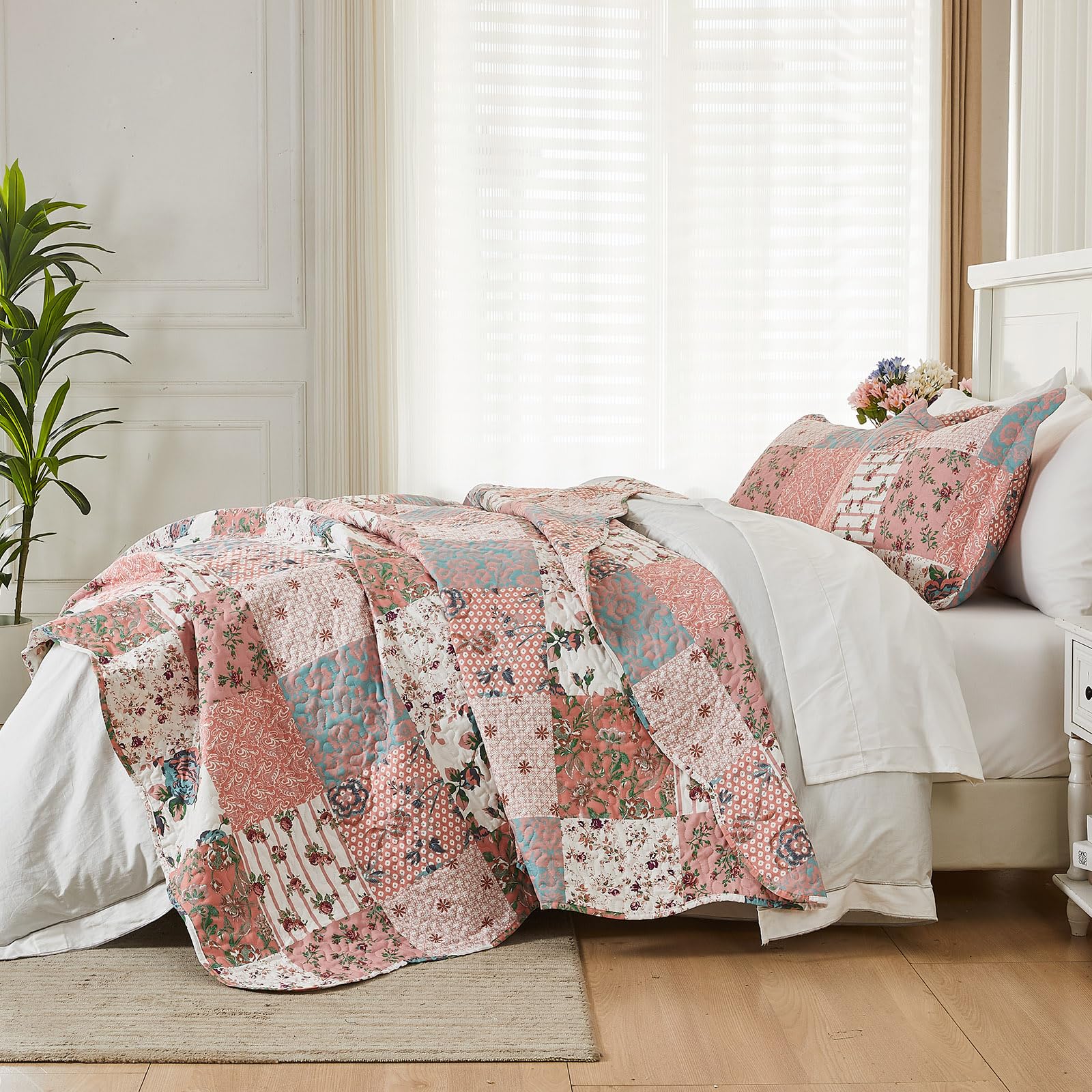Qucover Pink Floral Patchwork Bedspread Set – 3-Piece Double Quilted Quilt
