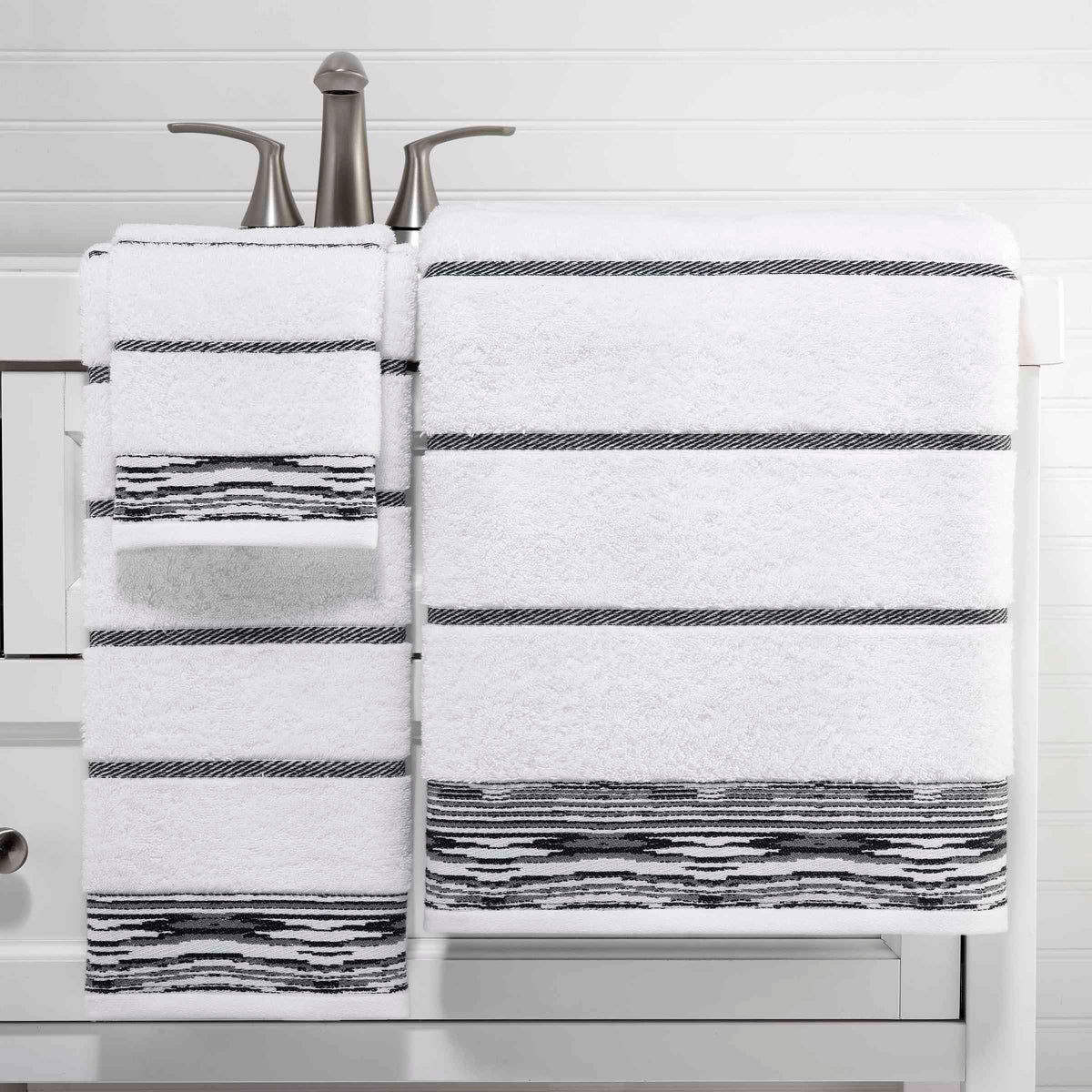 Nicole Miller - Towels, 4pc Soft & Absorbent Towel Set, Dorm Room Essentials Syndey Collection, White/Black