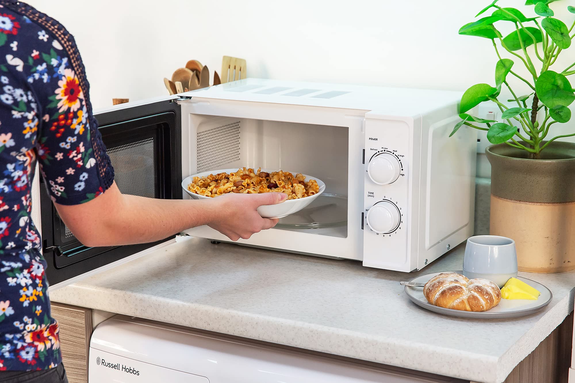 Russell Hobbs 17L Manual Microwave – 700W White Textures Design RHM1725