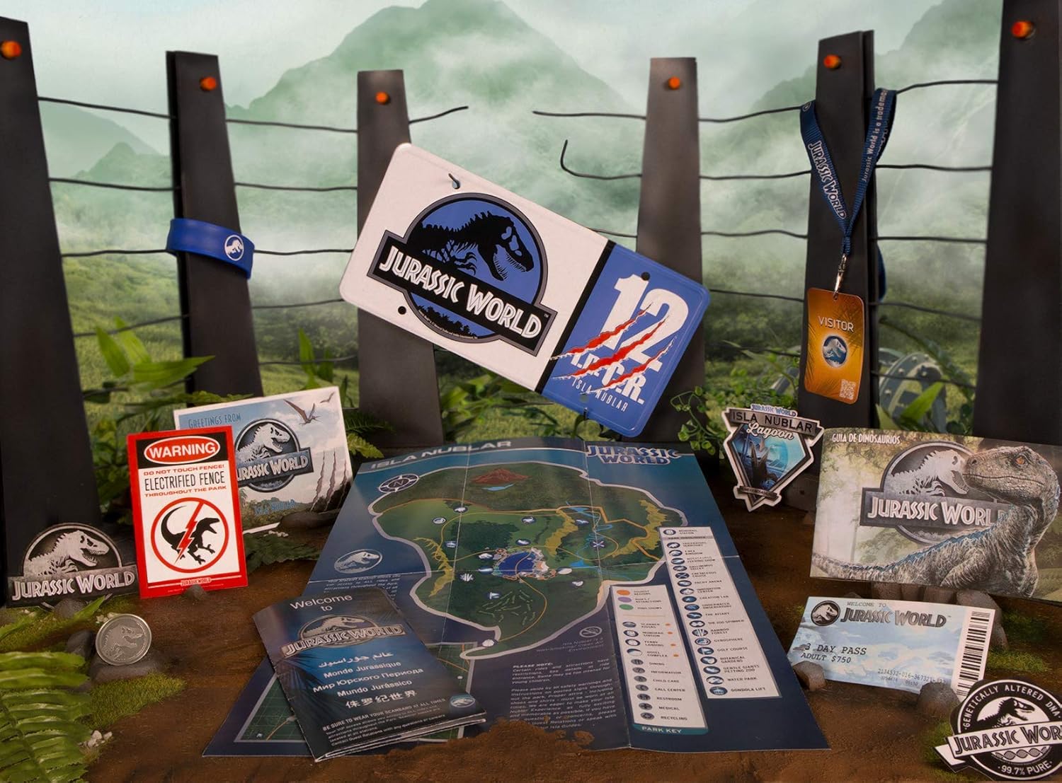 Jurassic World Deluxe Collector Kit by Snaps – 13 Piece Movie Box