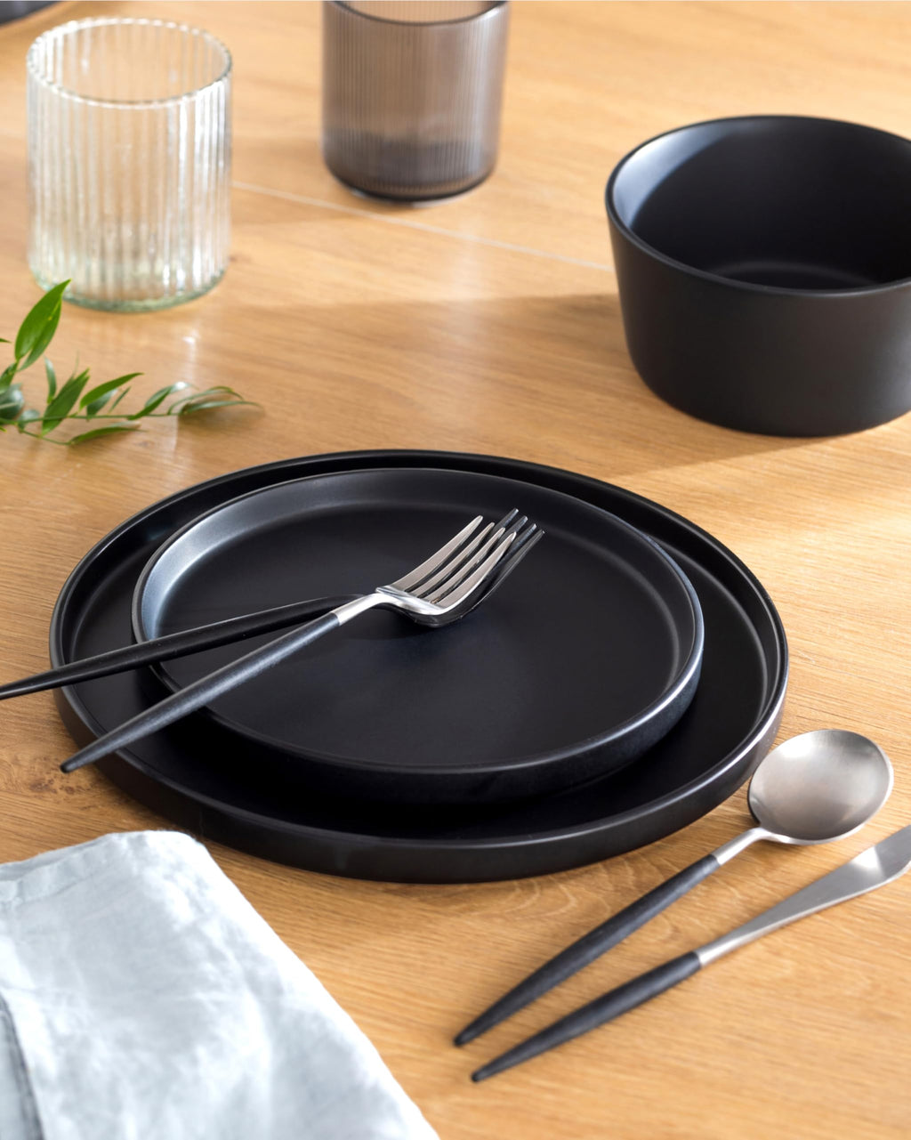 Pure Living Manhattan Matte Black Soup Plate Set – 6-Piece Stoneware