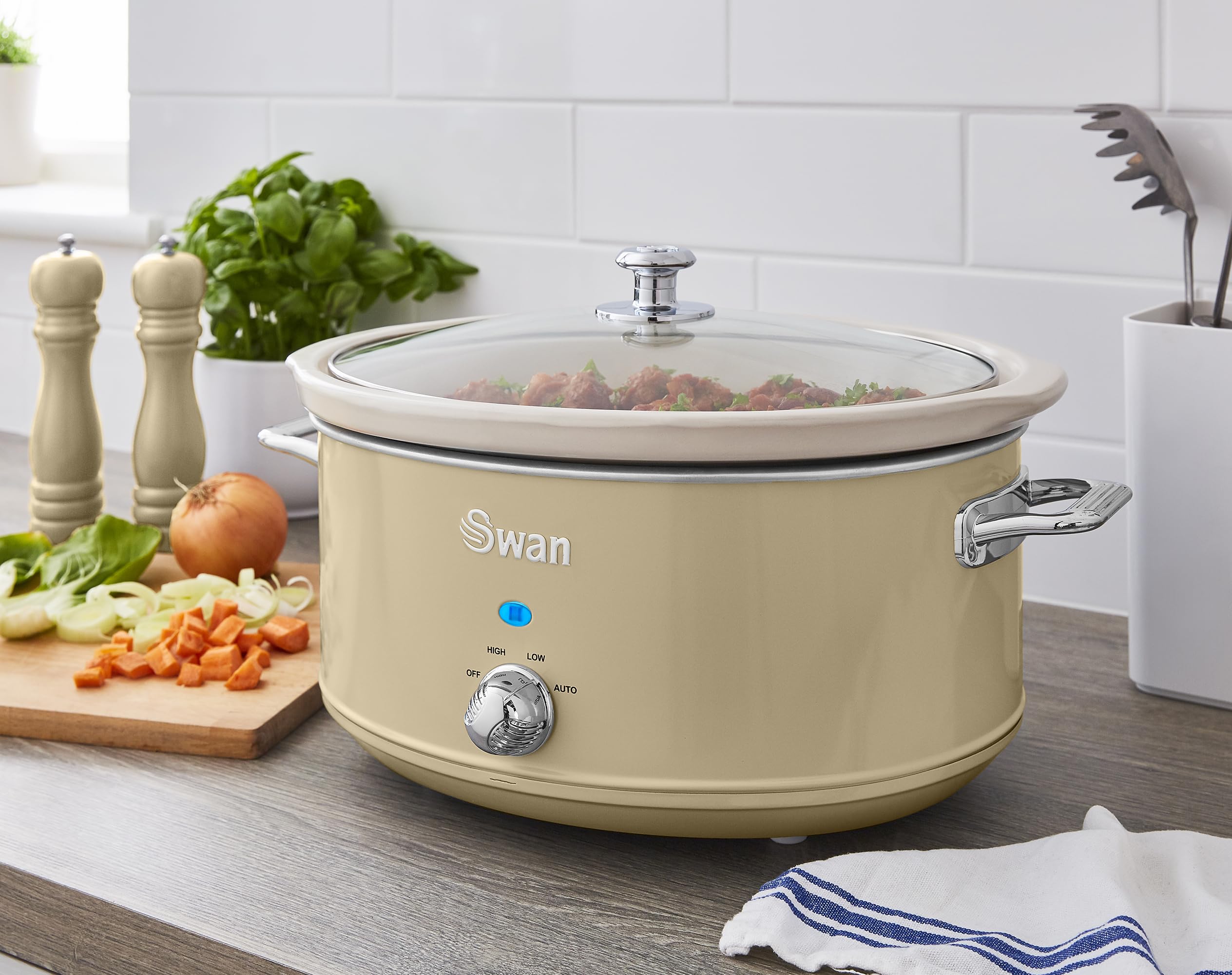 Swan Retro Slow Cooker | 6.5L Ceramic Pot with Keep Warm – Cream