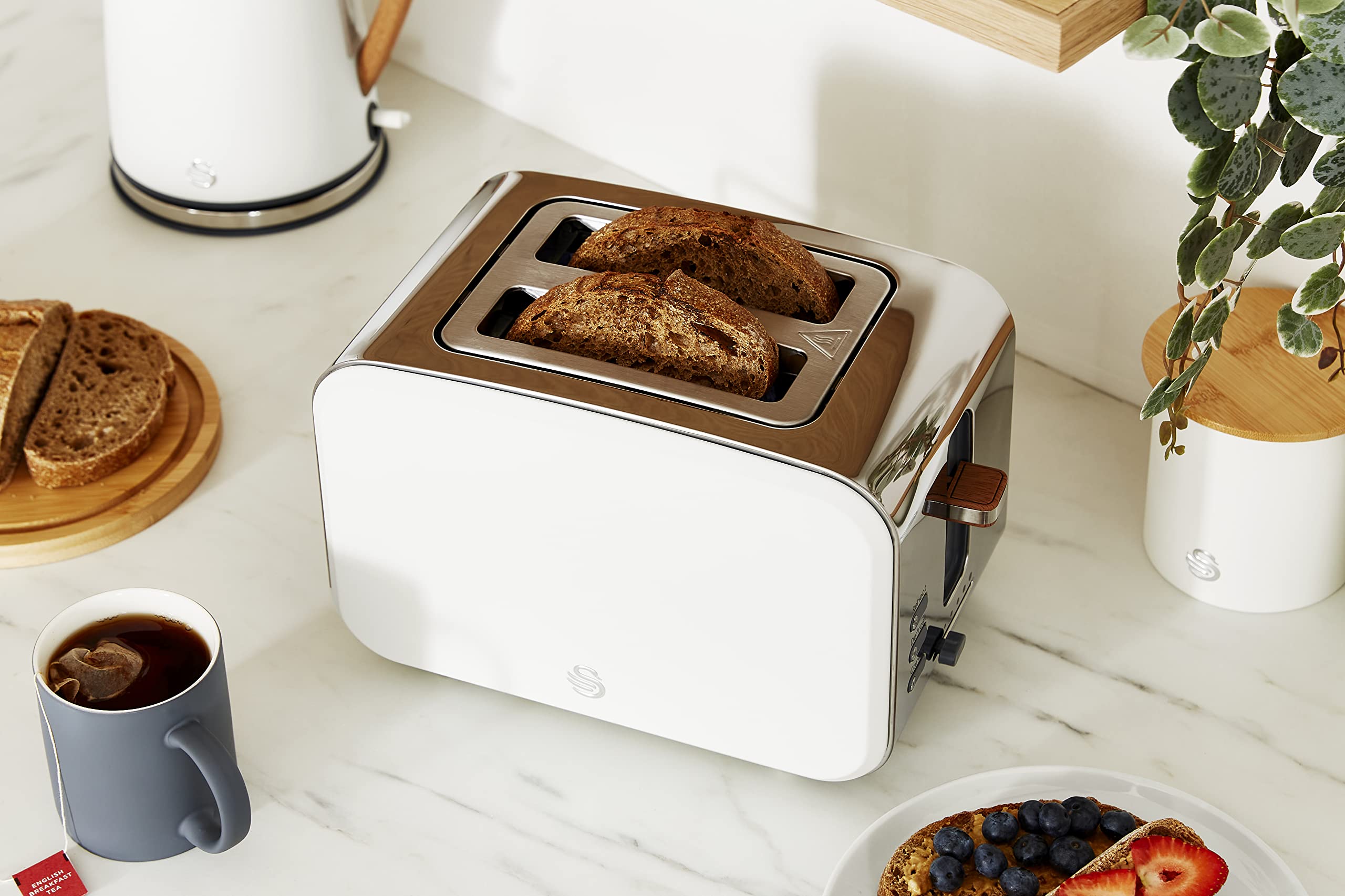 Swan Nordic 2-Slice Toaster | 900W White Toaster with 6 Browning Levels