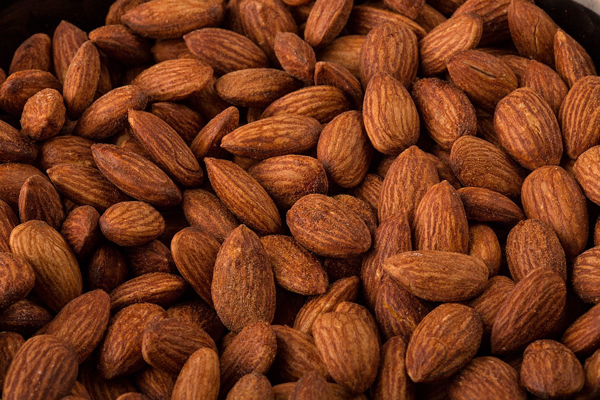 Smoked Almonds – Premium Dry Roasted Gourmet Snacks - 900g