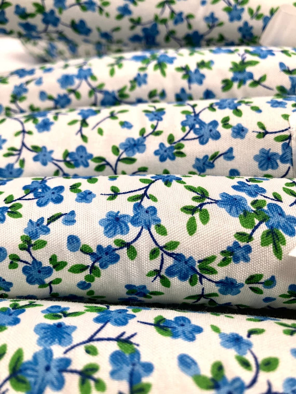 Pack of 5 Quality Padded Clothes Hangers ~ Several Patterns to choose from ... Blue Flower