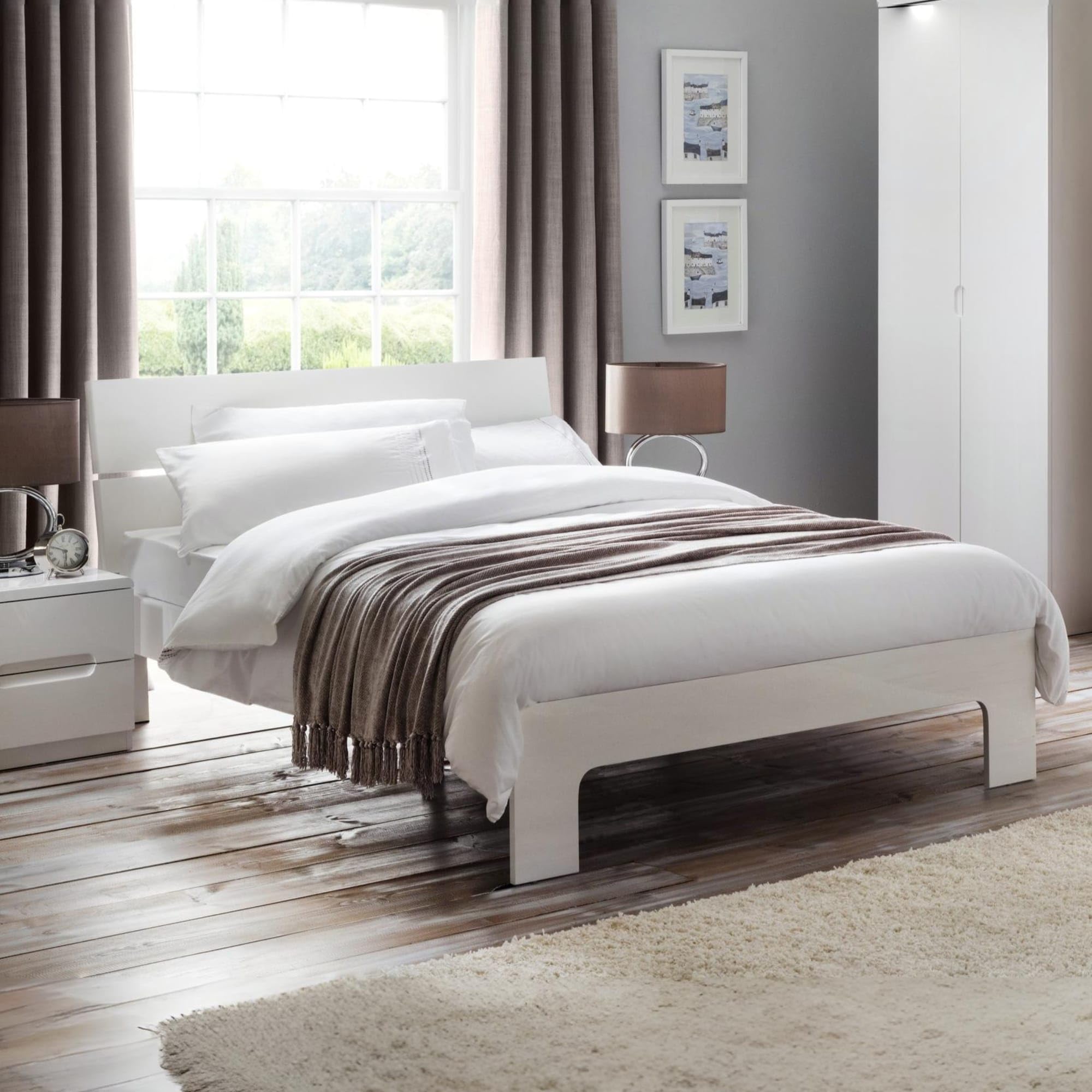 Julian Bowen Manhattan King Bed – White High Gloss Lacquer MDF