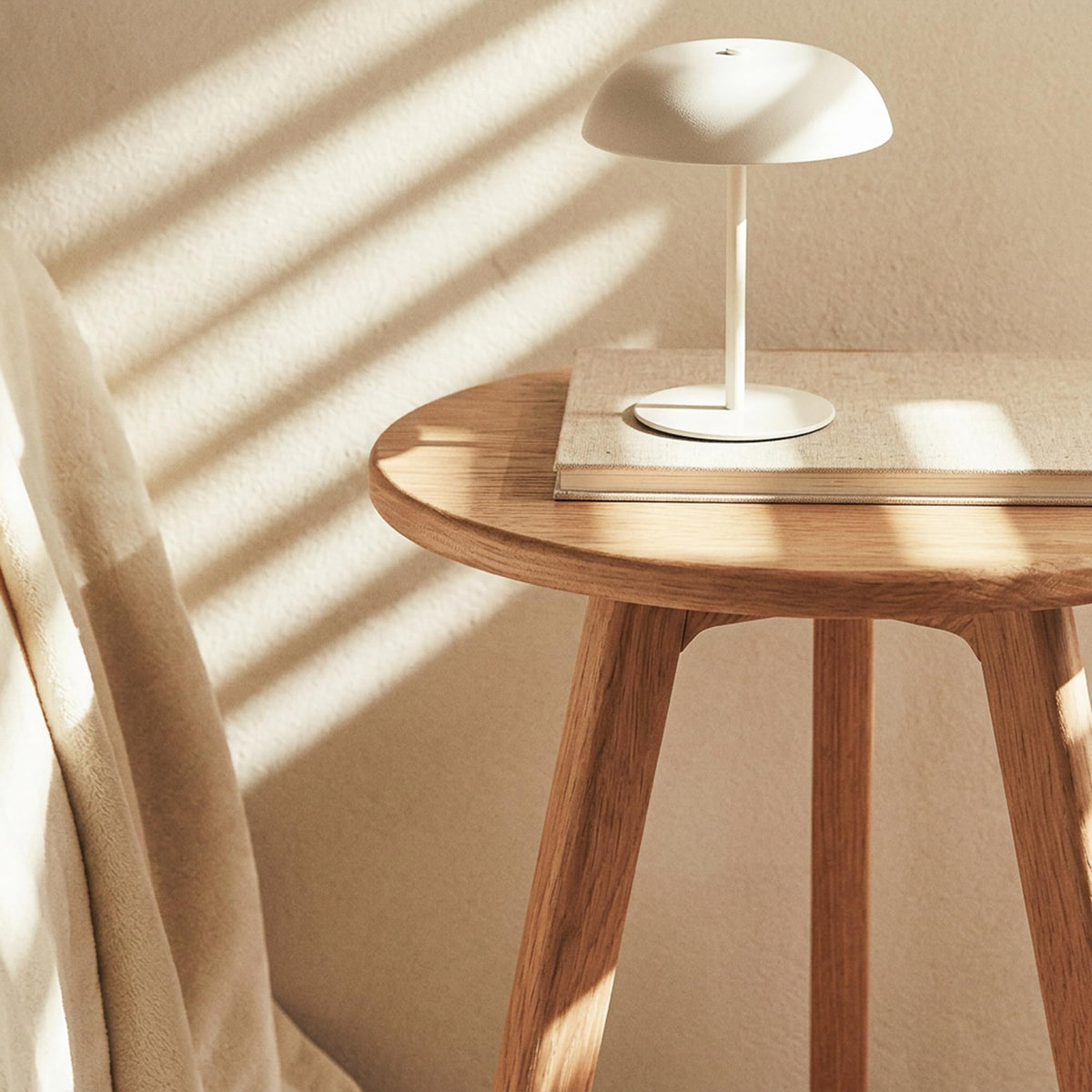 Raico Round Side Table 100% Solid Oak Wood Occasional Minimal Scandinavian End Table for Living Room Natural Oak