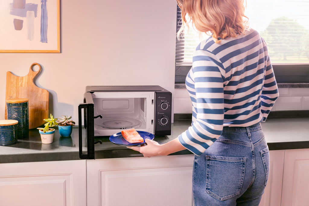 Beko MOC20100BFB Solo Microwave – 20L Compact Design in Black