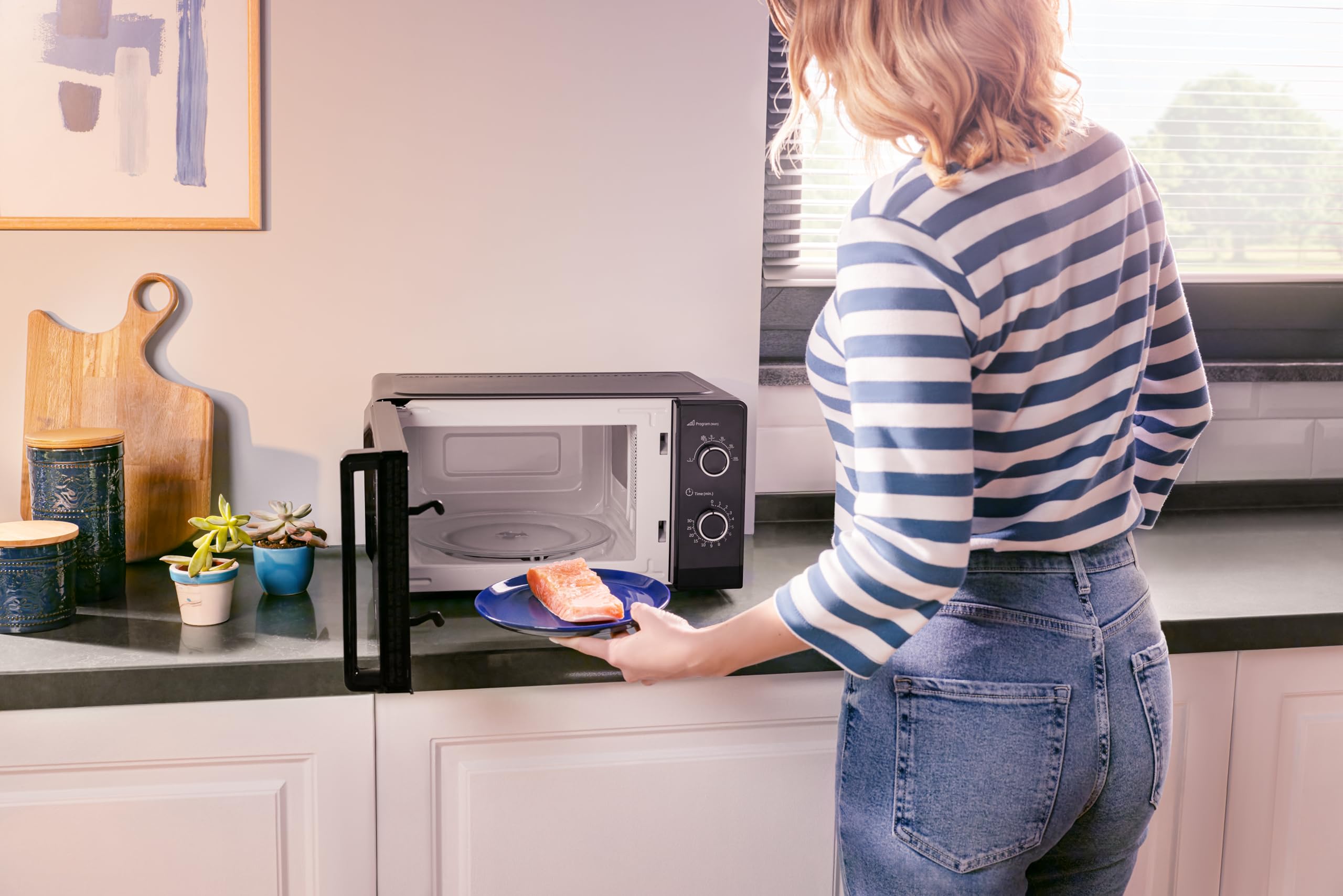 Beko MOC20100BFB Solo Microwave – 20L Compact Design in Black