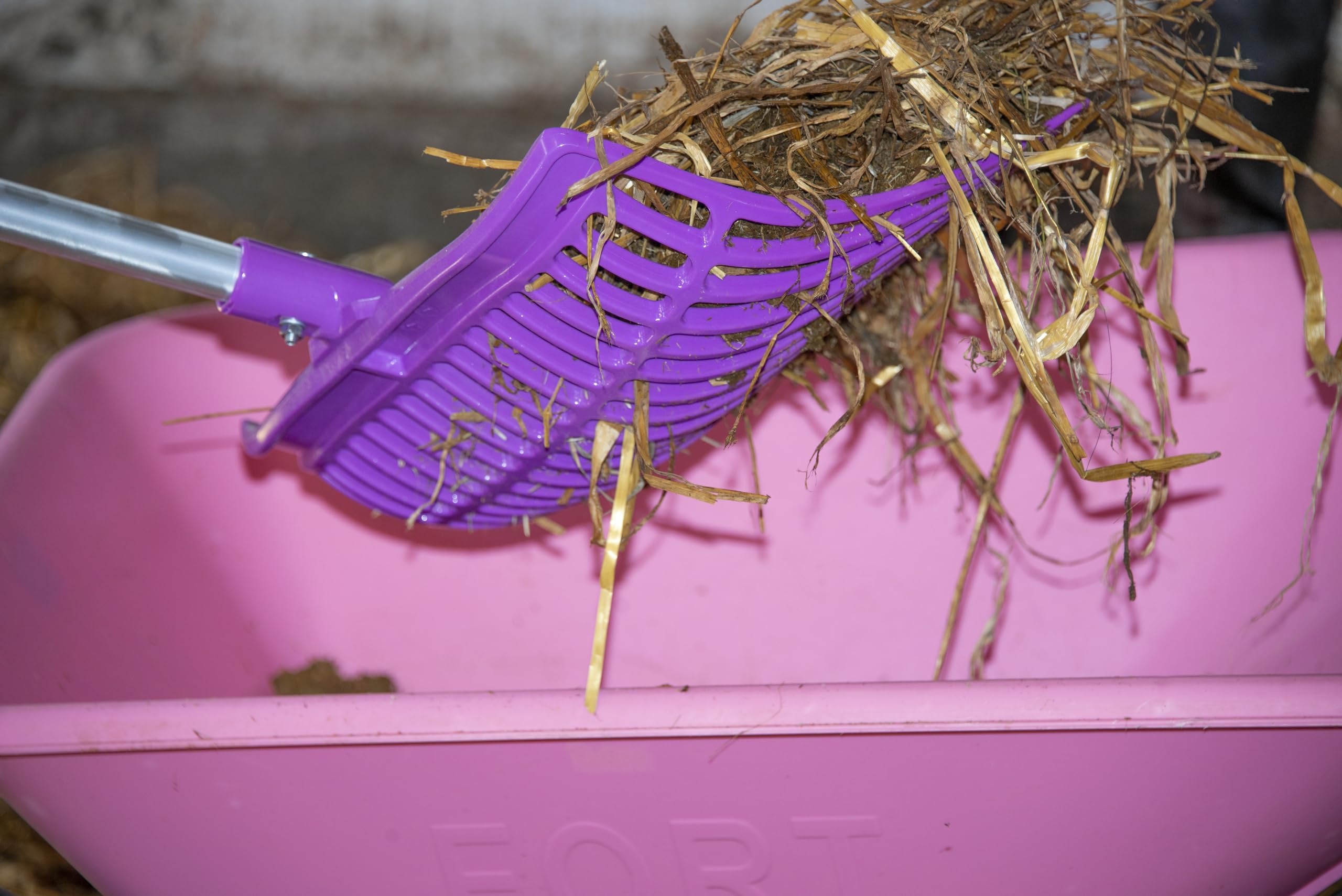 horizont Swedish Manure & Shavings Fork - 18-Prong Polycarbonate - Purple