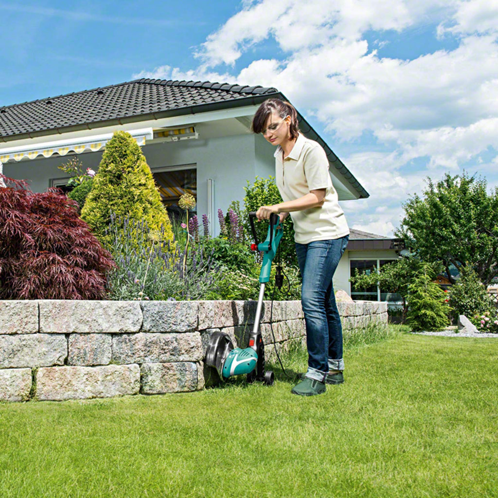 Bosch ART 30 Electric Grass Trimmer – 550W Motor, 30cm Cutting Width