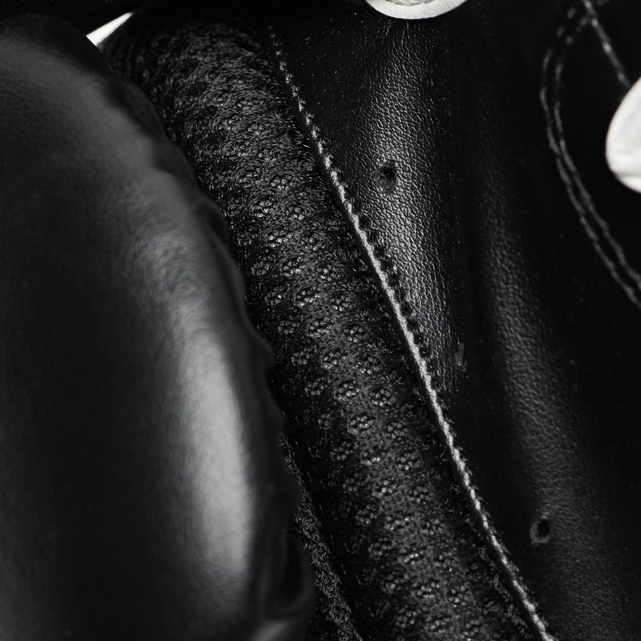 Leone 1947 Flash Boxing Gloves – Black Flex PU Training Gear – 16 OZ