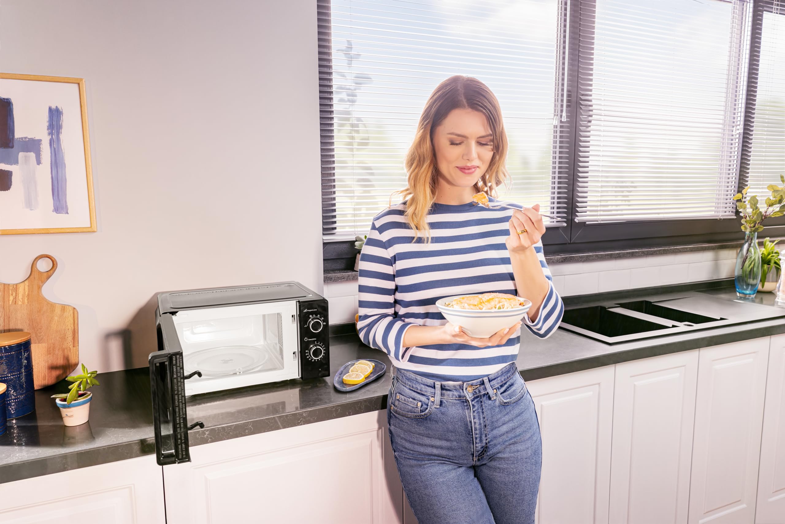 Beko MOC20100BFB Solo Microwave – 20L Compact Design in Black