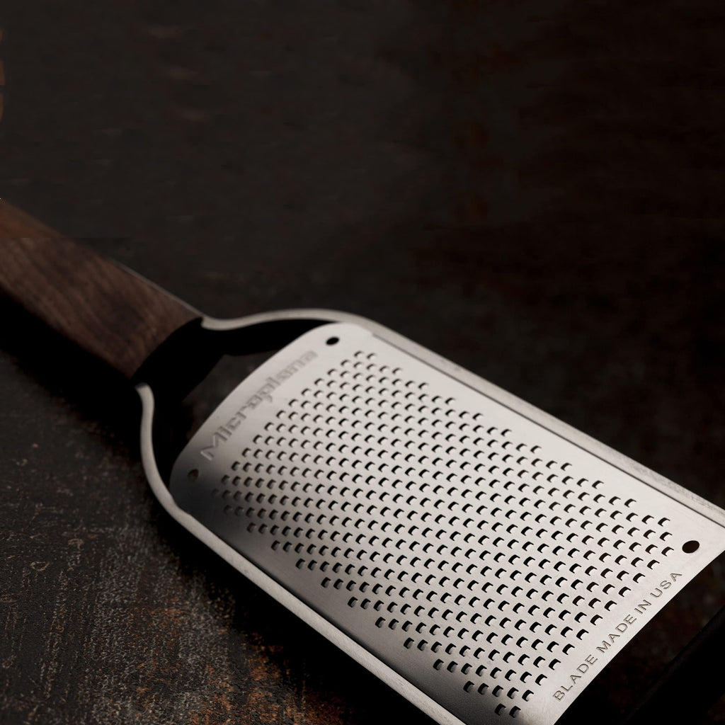 Microplane Fine Kitchen Grater – Walnut Wood Handle & Stainless Steel